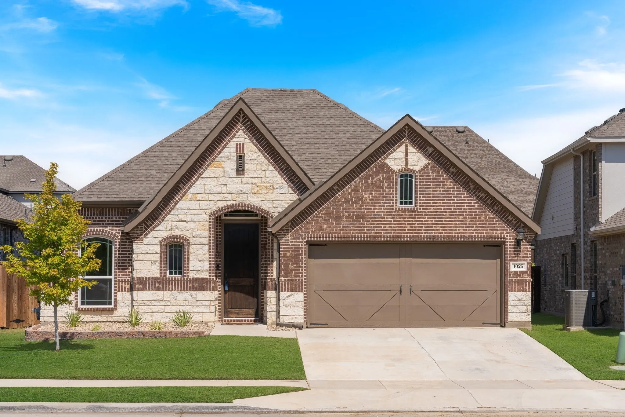 Single Family Residence For Sale in Denton County , 1025 Rosebay Drive, Justin, Texas 76247, 3 Bedroom, 2 Bathroom, 2 Garage spaces, 2,018 Sqft, built in 2023, mls#21367263, Real Estate Agent in Justin, Homes For Sale in Denton county, Homes For Sale in Justin, Realtor in Justin Texas, Real Estate Brokerage Independent Realty Texas, Luminita Cordes Realtor