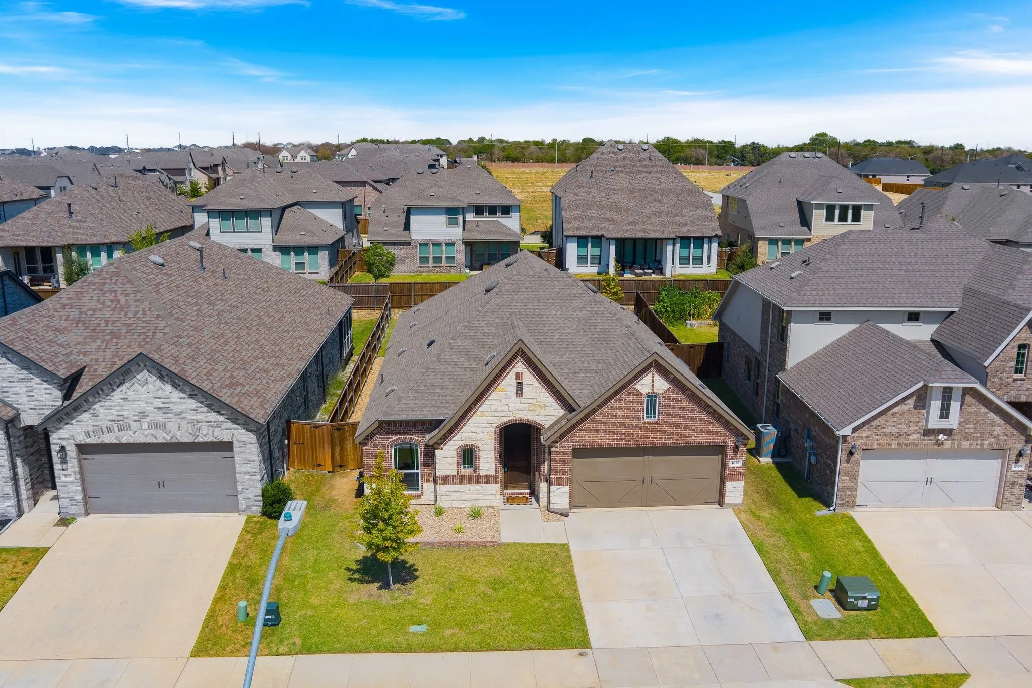 Single Family Residence For Sale in Denton County , 1025 Rosebay Drive, Justin, Texas 76247, 3 Bedroom, 2 Bathroom, 2 Garage spaces, 2,018 Sqft, built in 2023, mls#21367263, Real Estate Agent in Justin, Homes For Sale in Denton county, Homes For Sale in Justin, Realtor in Justin Texas, Real Estate Brokerage Independent Realty Texas, Luminita Cordes Realtor