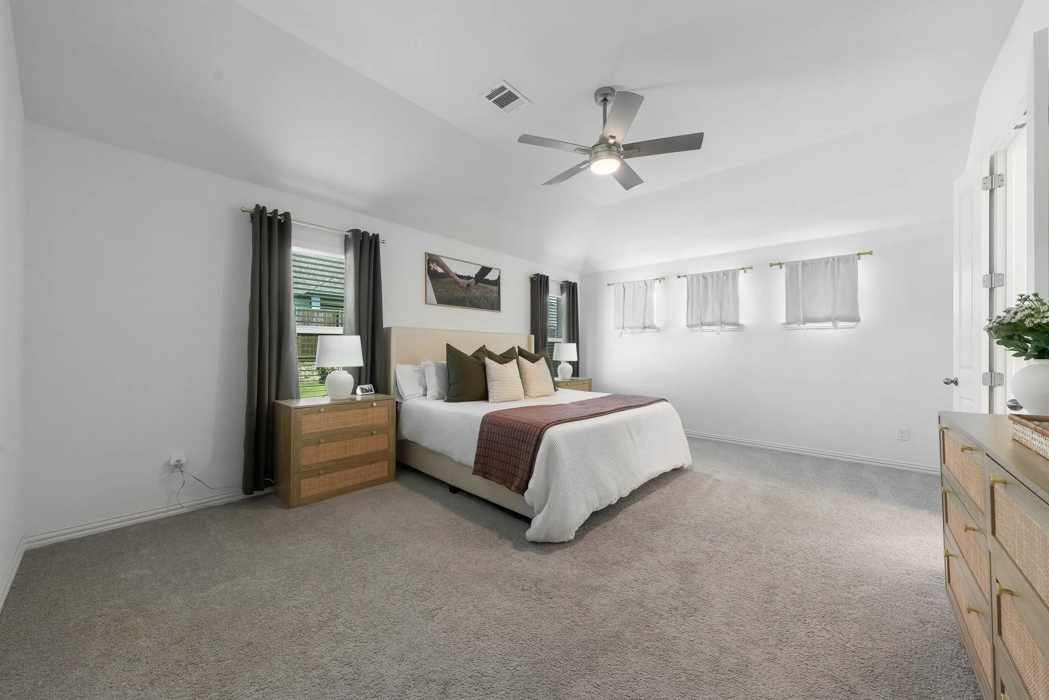 Single Family Residence For Sale in Denton County , 1025 Rosebay Drive, Justin, Texas 76247, 3 Bedroom, 2 Bathroom, 2 Garage spaces, 2,018 Sqft, built in 2023, mls#21367263, Real Estate Agent in Justin, Homes For Sale in Denton county, Homes For Sale in Justin, Realtor in Justin Texas, Real Estate Brokerage Independent Realty Texas, Luminita Cordes Realtor