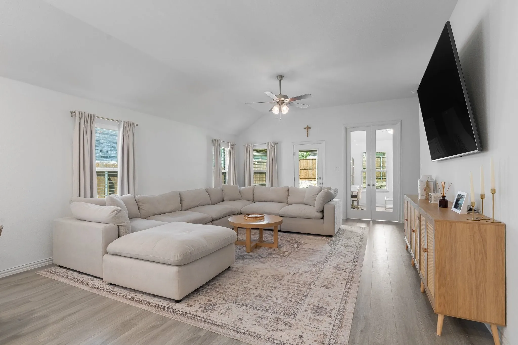 Single Family Residence For Sale in Denton County , 1025 Rosebay Drive, Justin, Texas 76247, 3 Bedroom, 2 Bathroom, 2 Garage spaces, 2,018 Sqft, built in 2023, mls#21367263, Real Estate Agent in Justin, Homes For Sale in Denton county, Homes For Sale in Justin, Realtor in Justin Texas, Real Estate Brokerage Independent Realty Texas, Luminita Cordes Realtor