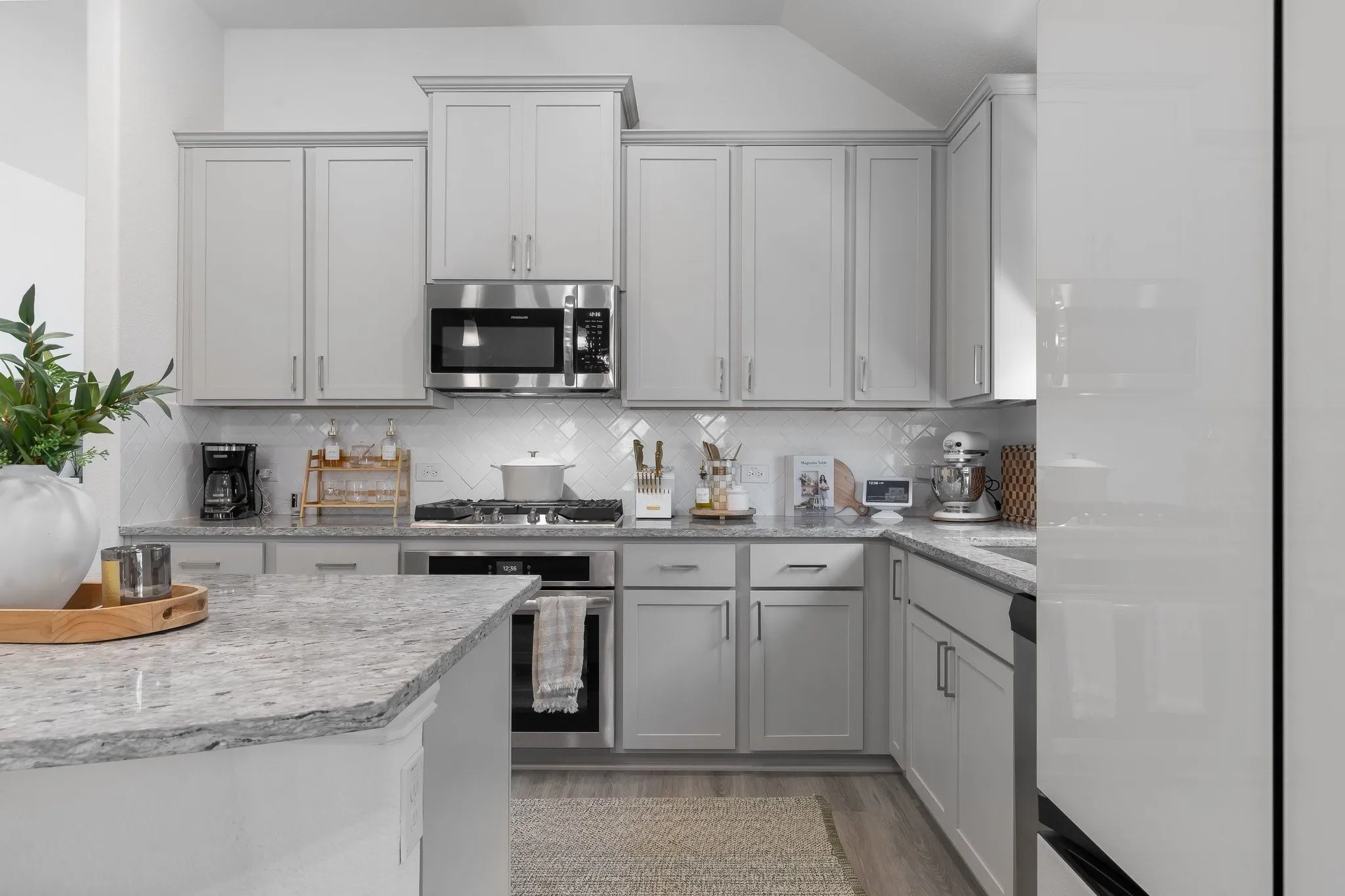Single Family Residence For Sale in Denton County , 1025 Rosebay Drive, Justin, Texas 76247, 3 Bedroom, 2 Bathroom, 2 Garage spaces, 2,018 Sqft, built in 2023, mls#21367263, Real Estate Agent in Justin, Homes For Sale in Denton county, Homes For Sale in Justin, Realtor in Justin Texas, Real Estate Brokerage Independent Realty Texas, Luminita Cordes Realtor