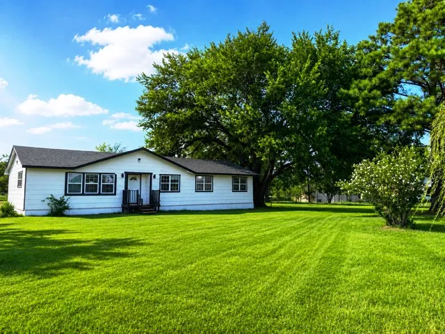 Single Family Residence For Sale in Grayson County , 53 Reality Road, Denison, Texas 75021, 4 Bedroom, 3 Bathroom, Garage spaces, 1,542 Sqft, built in 1984, mls#21361350, Real Estate Agent in Denison, Homes For Sale in Grayson county, Homes For Sale in Denison, Realtor in Denison Texas, Real Estate Brokerage Independent Realty Texas, Luminita Cordes Realtor