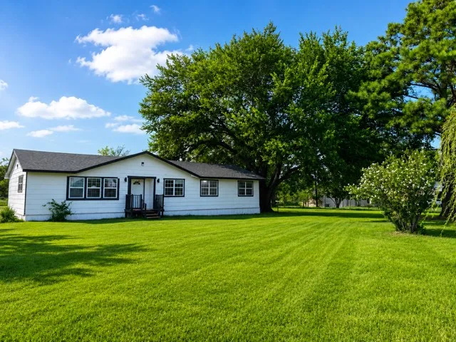 Single Family Residence For Sale in Grayson County , 53 Reality Road, Denison, Texas 75021, 4 Bedroom, 3 Bathroom, Garage spaces, 1,542 Sqft, built in 1984, mls#21361350, Real Estate Agent in Denison, Homes For Sale in Grayson county, Homes For Sale in Denison, Realtor in Denison Texas, Real Estate Brokerage Independent Realty Texas, Luminita Cordes Realtor