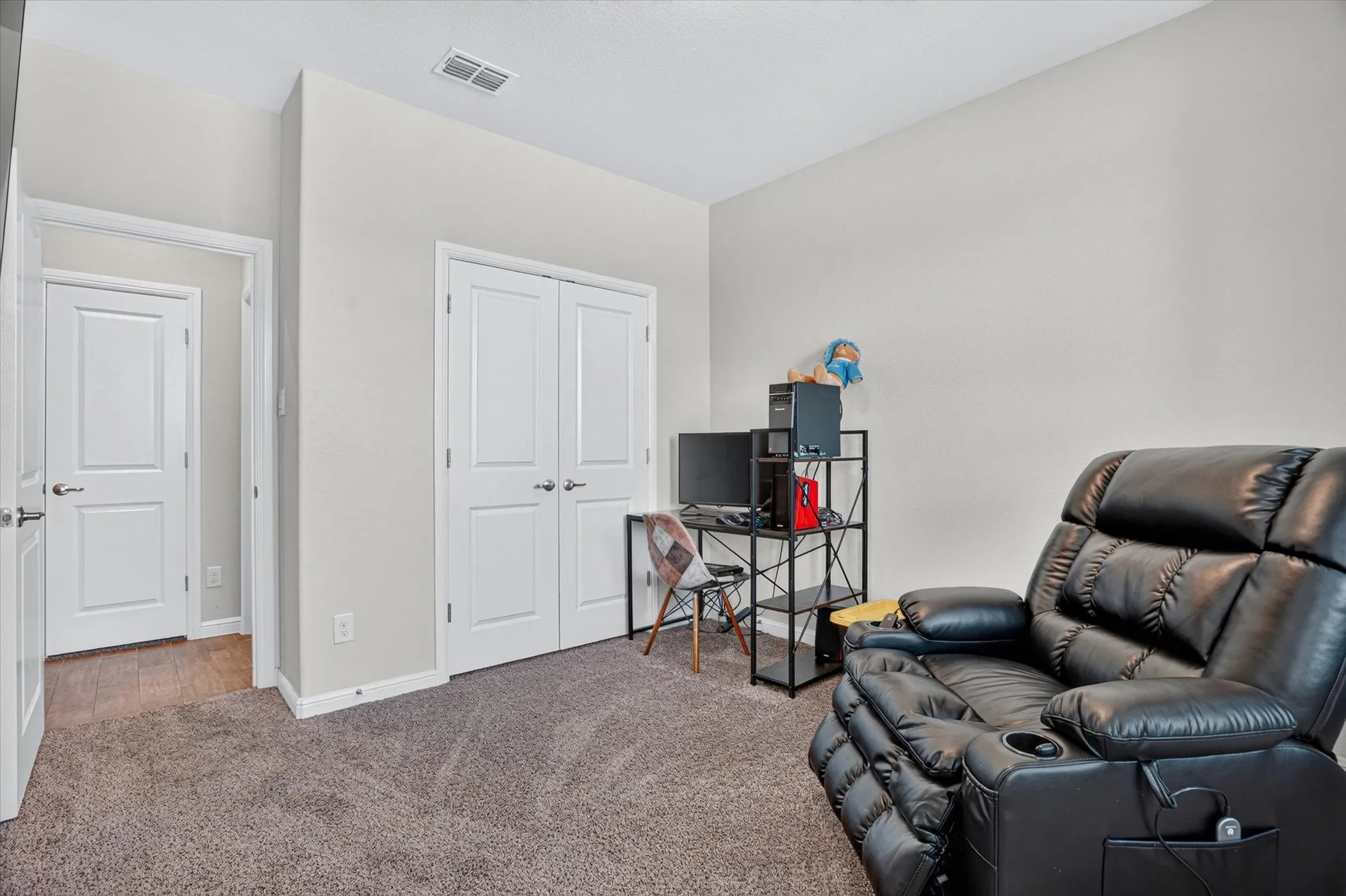 Single Family Residence For Sale in Johnson County , 1104 Larkspur Lane, Cleburne, Texas 76033, 5 Bedroom, 4 Bathroom, 2 Garage spaces, 2,863 Sqft, built in 2020, mls#21357347, Real Estate Agent in Cleburne, Homes For Sale in Johnson county, Homes For Sale in Cleburne, Realtor in Cleburne Texas, Real Estate Brokerage Independent Realty Texas, Luminita Cordes Realtor