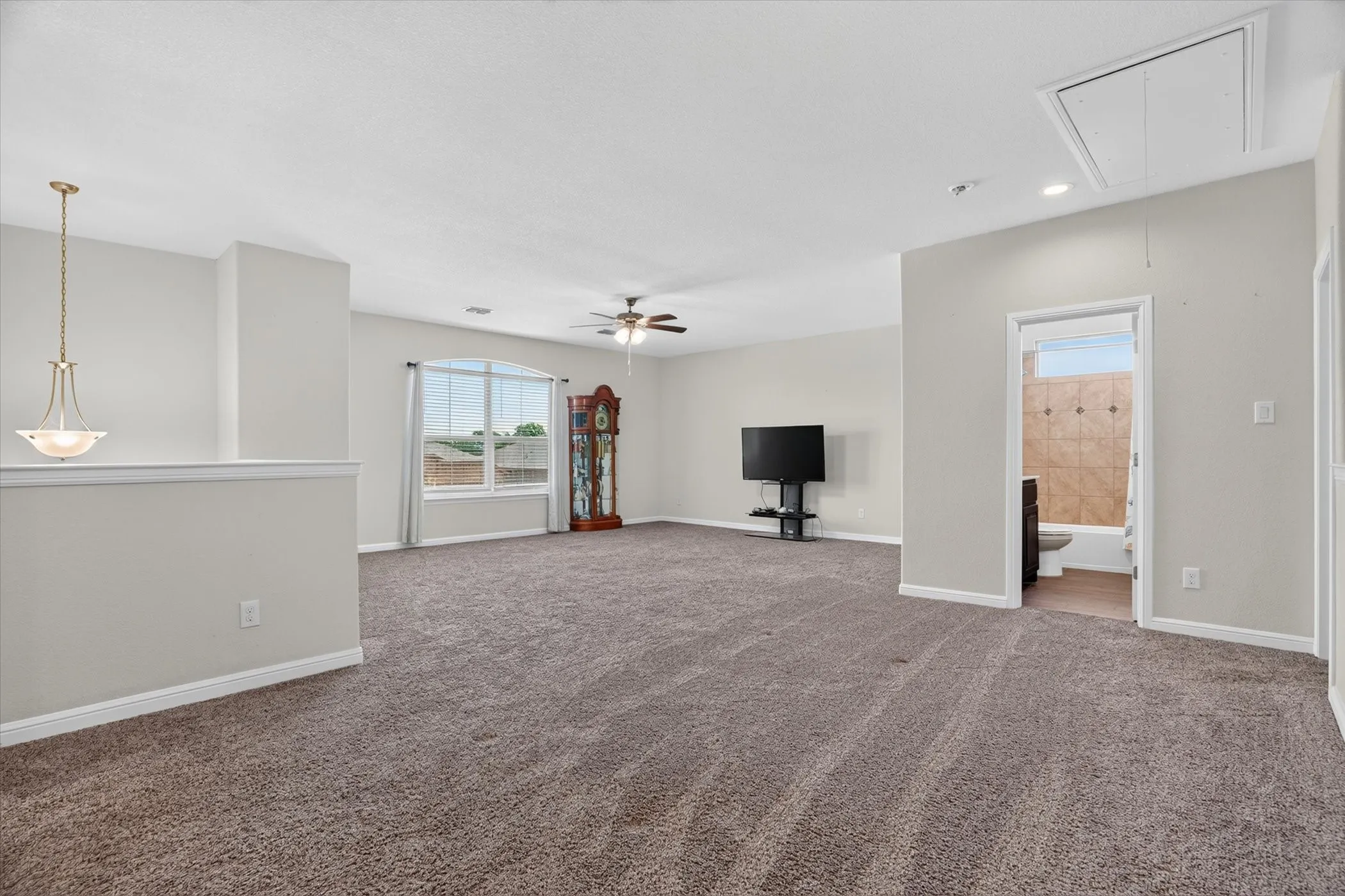Single Family Residence For Sale in Johnson County , 1104 Larkspur Lane, Cleburne, Texas 76033, 5 Bedroom, 4 Bathroom, 2 Garage spaces, 2,863 Sqft, built in 2020, mls#21357347, Real Estate Agent in Cleburne, Homes For Sale in Johnson county, Homes For Sale in Cleburne, Realtor in Cleburne Texas, Real Estate Brokerage Independent Realty Texas, Luminita Cordes Realtor