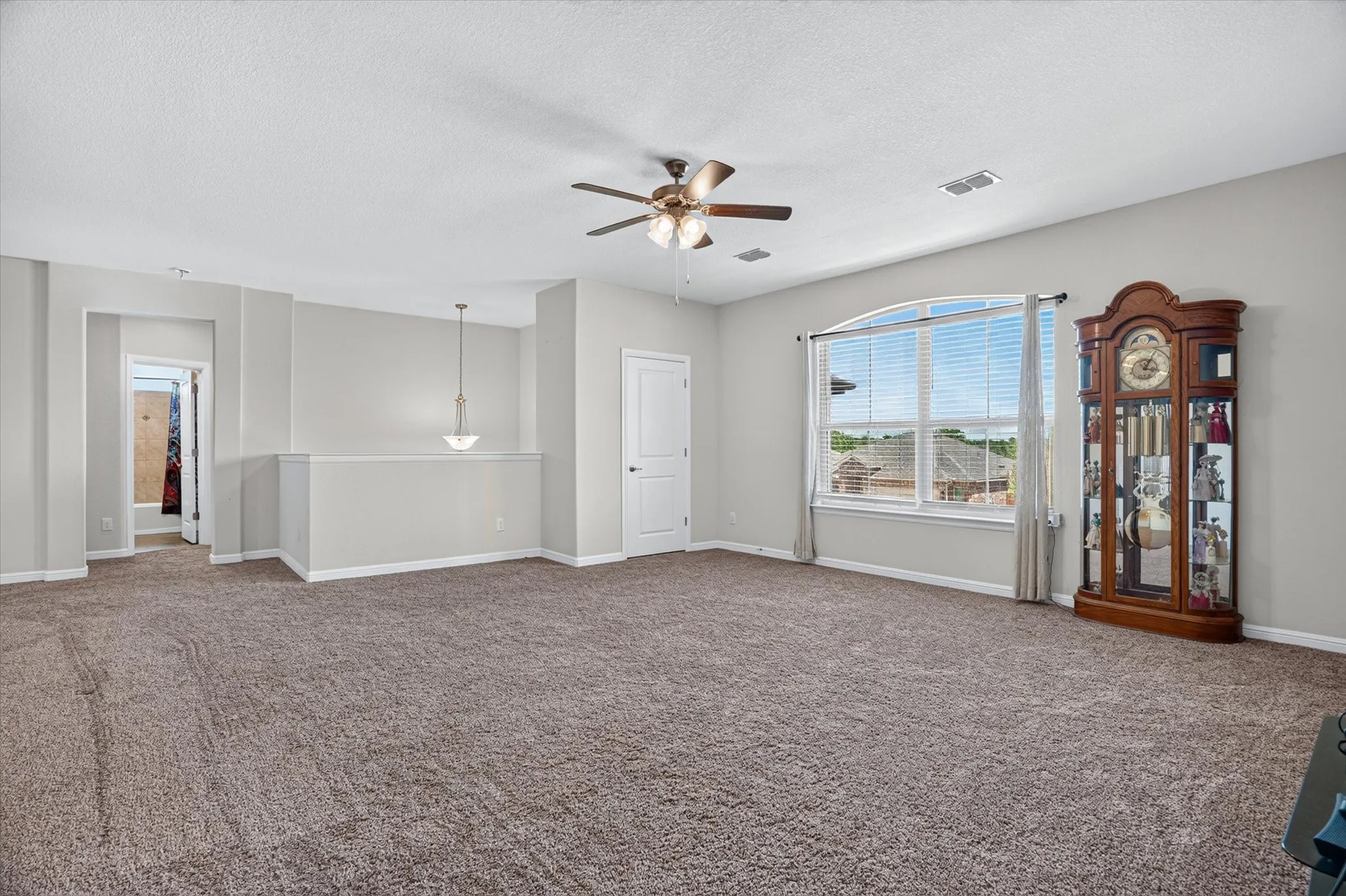 Single Family Residence For Sale in Johnson County , 1104 Larkspur Lane, Cleburne, Texas 76033, 5 Bedroom, 4 Bathroom, 2 Garage spaces, 2,863 Sqft, built in 2020, mls#21357347, Real Estate Agent in Cleburne, Homes For Sale in Johnson county, Homes For Sale in Cleburne, Realtor in Cleburne Texas, Real Estate Brokerage Independent Realty Texas, Luminita Cordes Realtor