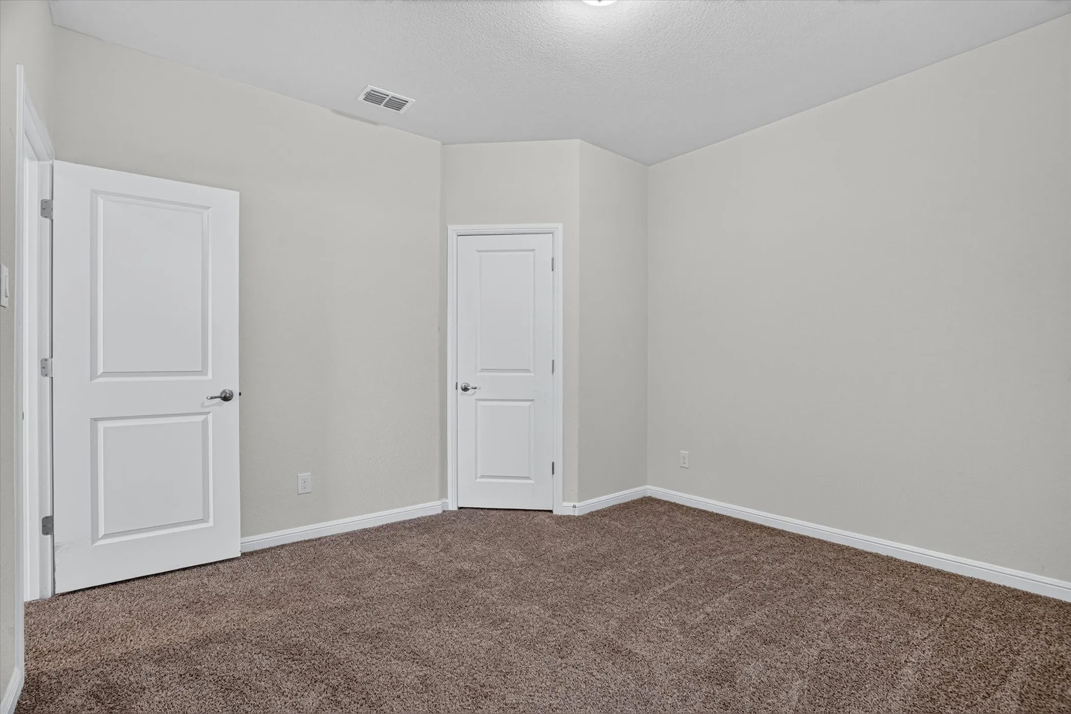 Single Family Residence For Sale in Johnson County , 1104 Larkspur Lane, Cleburne, Texas 76033, 5 Bedroom, 4 Bathroom, 2 Garage spaces, 2,863 Sqft, built in 2020, mls#21357347, Real Estate Agent in Cleburne, Homes For Sale in Johnson county, Homes For Sale in Cleburne, Realtor in Cleburne Texas, Real Estate Brokerage Independent Realty Texas, Luminita Cordes Realtor
