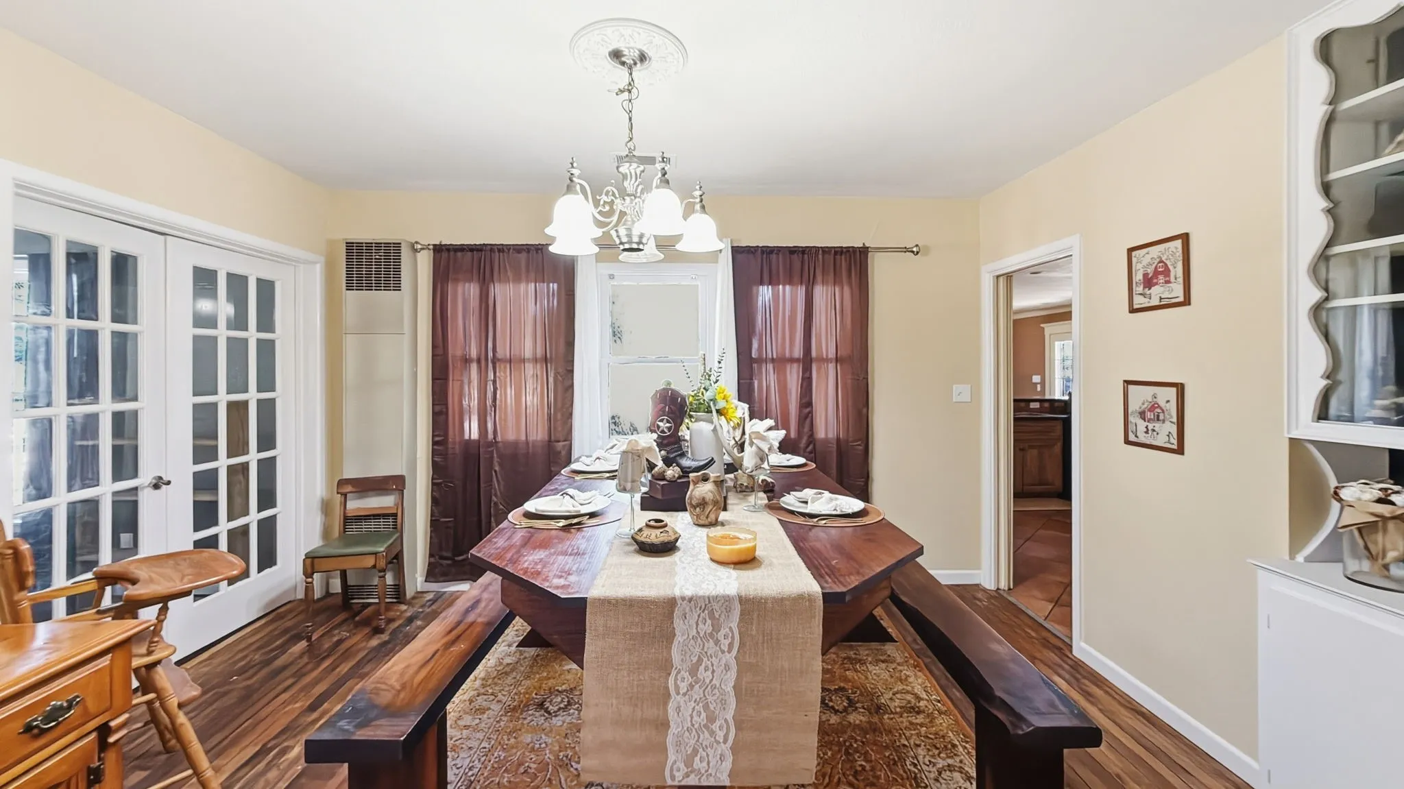 Single Family Residence For Sale in Hamilton County , 111 FM 2905, Hamilton, Texas 76531, 3 Bedroom, 3 Bathroom, Garage spaces, 2,997 Sqft, built in 1912, mls#21367737, Real Estate Agent in Hamilton, Homes For Sale in Hamilton county, Homes For Sale in Hamilton, Realtor in Hamilton Texas, Real Estate Brokerage Independent Realty Texas, Luminita Cordes Realtor