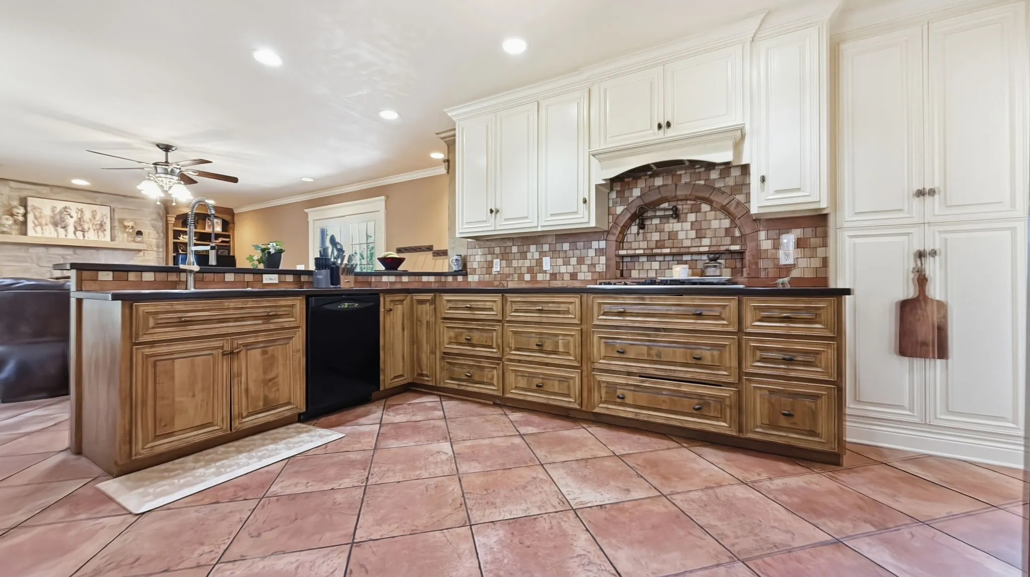 Single Family Residence For Sale in Hamilton County , 111 FM 2905, Hamilton, Texas 76531, 3 Bedroom, 3 Bathroom, Garage spaces, 2,997 Sqft, built in 1912, mls#21367737, Real Estate Agent in Hamilton, Homes For Sale in Hamilton county, Homes For Sale in Hamilton, Realtor in Hamilton Texas, Real Estate Brokerage Independent Realty Texas, Luminita Cordes Realtor