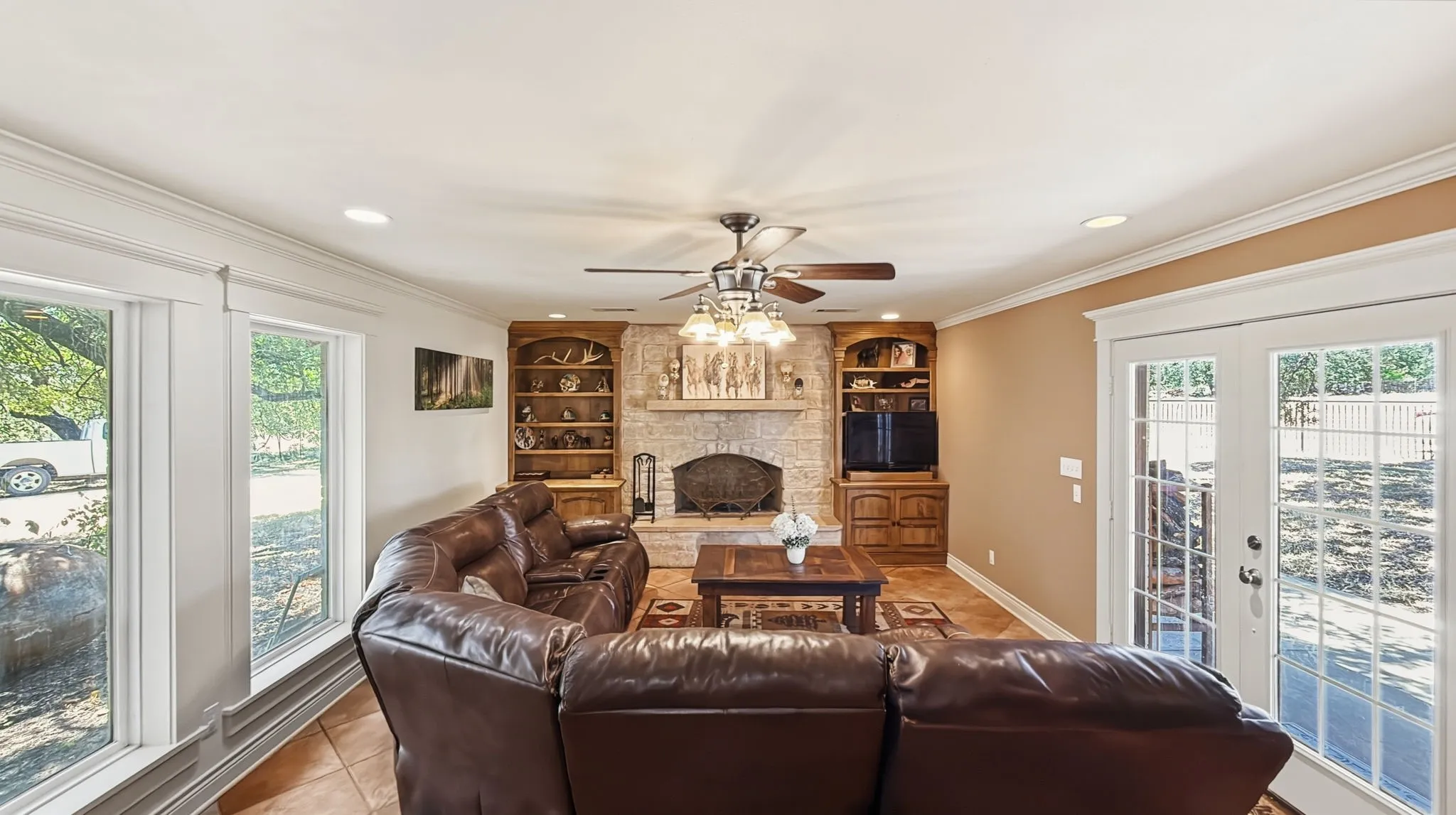 Single Family Residence For Sale in Hamilton County , 111 FM 2905, Hamilton, Texas 76531, 3 Bedroom, 3 Bathroom, Garage spaces, 2,997 Sqft, built in 1912, mls#21367737, Real Estate Agent in Hamilton, Homes For Sale in Hamilton county, Homes For Sale in Hamilton, Realtor in Hamilton Texas, Real Estate Brokerage Independent Realty Texas, Luminita Cordes Realtor