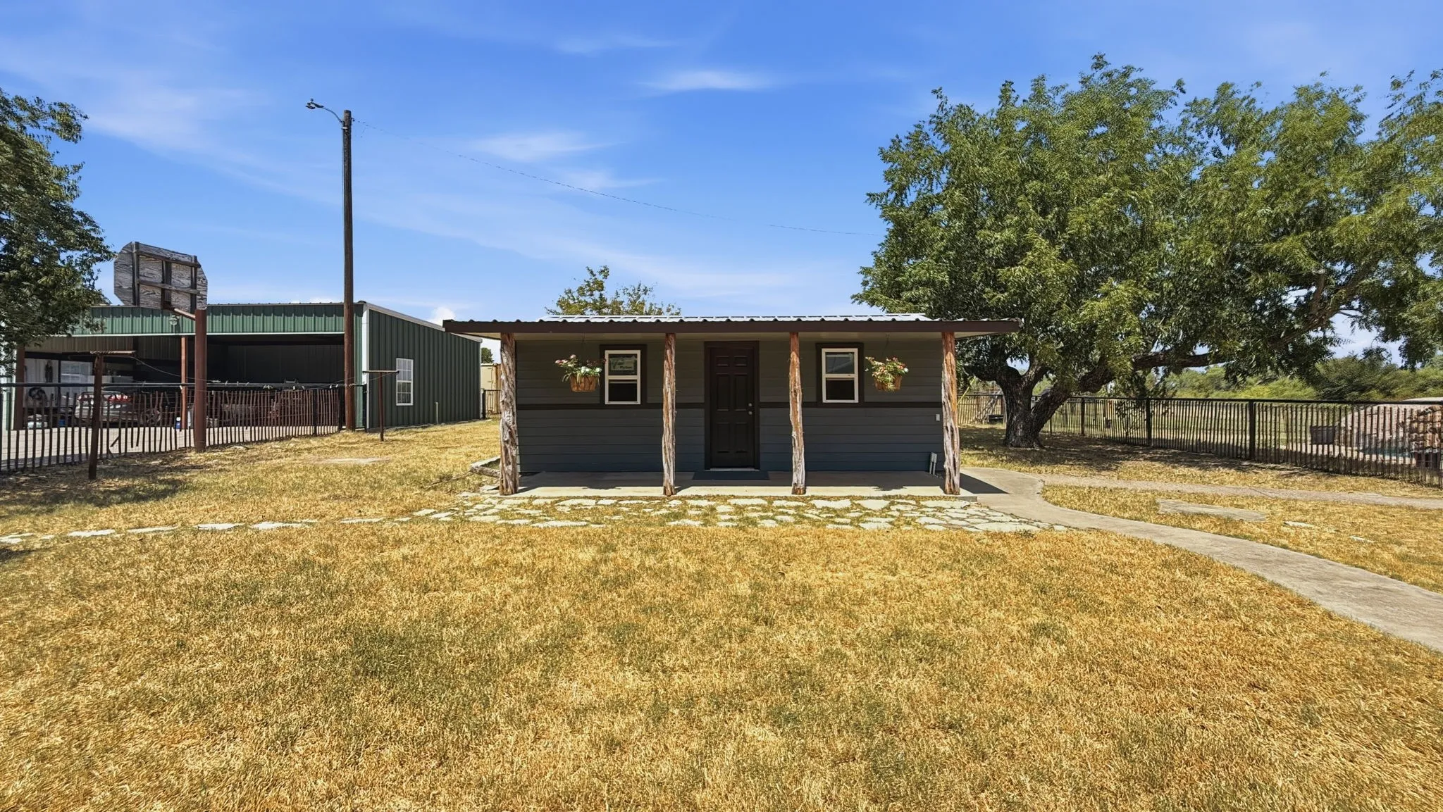 Single Family Residence For Sale in Hamilton County , 111 FM 2905, Hamilton, Texas 76531, 3 Bedroom, 3 Bathroom, Garage spaces, 2,997 Sqft, built in 1912, mls#21367737, Real Estate Agent in Hamilton, Homes For Sale in Hamilton county, Homes For Sale in Hamilton, Realtor in Hamilton Texas, Real Estate Brokerage Independent Realty Texas, Luminita Cordes Realtor