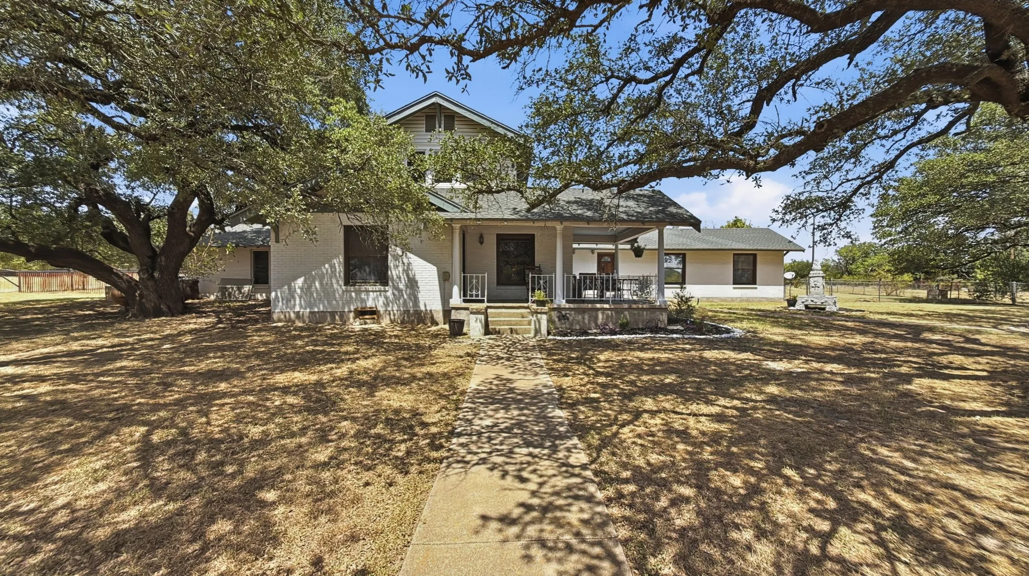 Single Family Residence For Sale in Hamilton County , 111 FM 2905, Hamilton, Texas 76531, 3 Bedroom, 3 Bathroom, Garage spaces, 2,997 Sqft, built in 1912, mls#21367737, Real Estate Agent in Hamilton, Homes For Sale in Hamilton county, Homes For Sale in Hamilton, Realtor in Hamilton Texas, Real Estate Brokerage Independent Realty Texas, Luminita Cordes Realtor