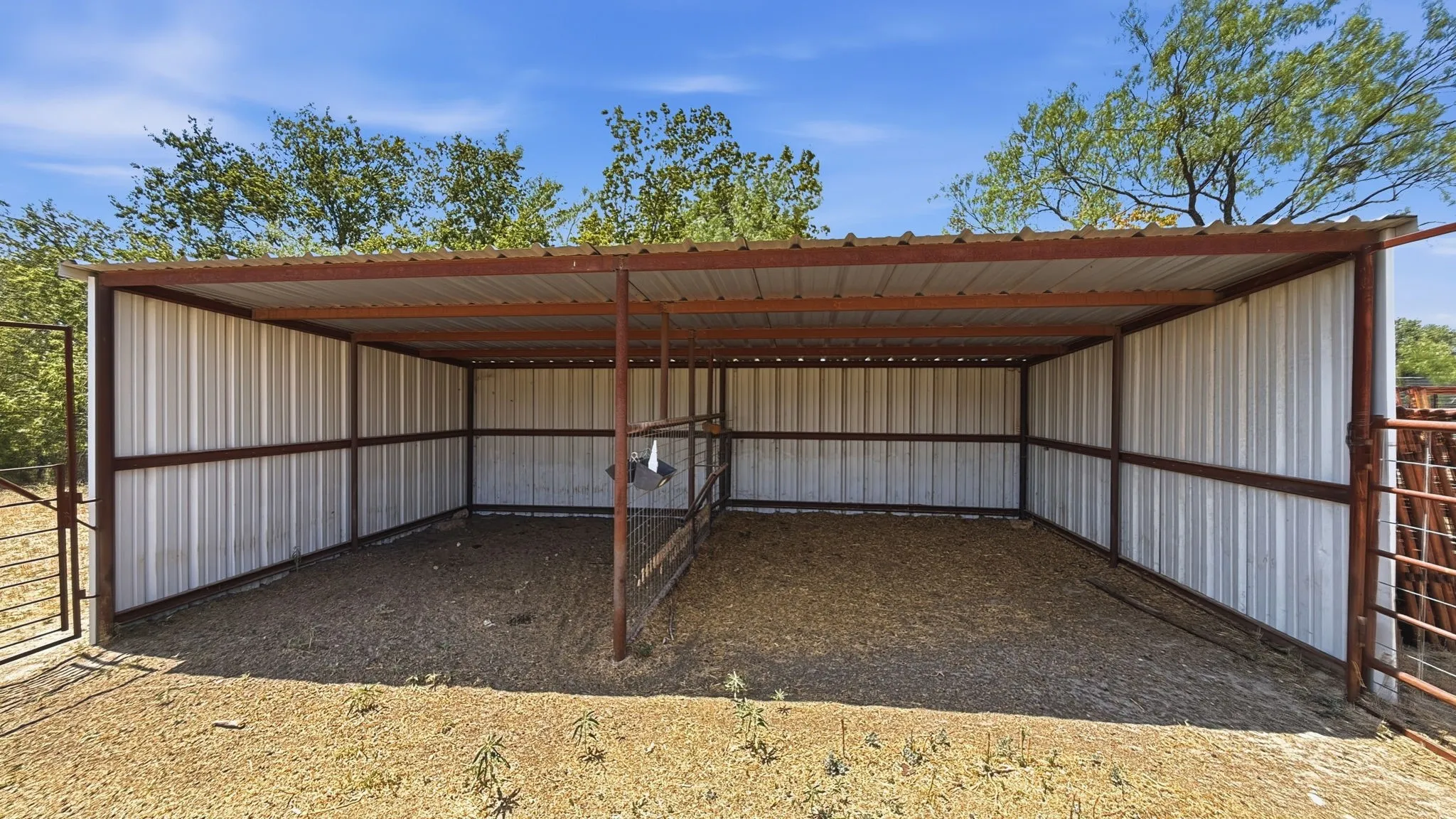 Single Family Residence For Sale in Hamilton County , 111 FM 2905, Hamilton, Texas 76531, 3 Bedroom, 3 Bathroom, Garage spaces, 2,997 Sqft, built in 1912, mls#21367737, Real Estate Agent in Hamilton, Homes For Sale in Hamilton county, Homes For Sale in Hamilton, Realtor in Hamilton Texas, Real Estate Brokerage Independent Realty Texas, Luminita Cordes Realtor
