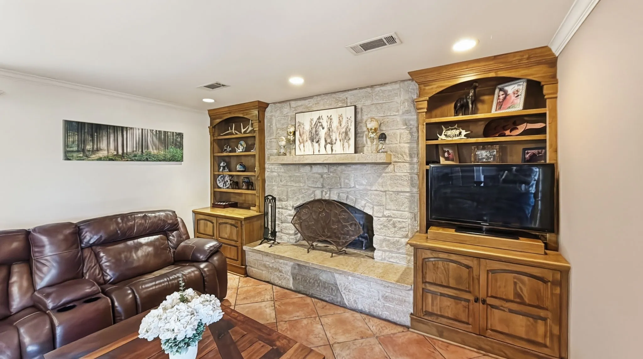 Single Family Residence For Sale in Hamilton County , 111 FM 2905, Hamilton, Texas 76531, 3 Bedroom, 3 Bathroom, Garage spaces, 2,997 Sqft, built in 1912, mls#21367737, Real Estate Agent in Hamilton, Homes For Sale in Hamilton county, Homes For Sale in Hamilton, Realtor in Hamilton Texas, Real Estate Brokerage Independent Realty Texas, Luminita Cordes Realtor