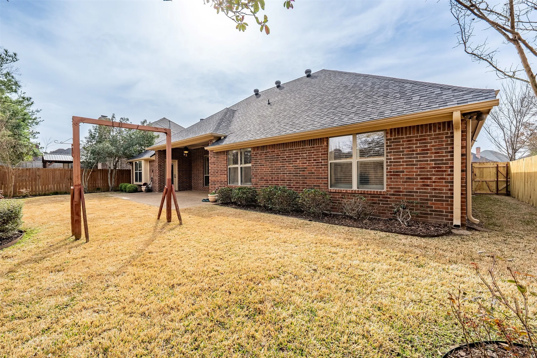 Single Family Residence For Sale in Smith County , 6526 Ashmore, Tyler, Texas 75703, 3 Bedroom, 3 Bathroom, 3 Garage spaces, 2,710 Sqft, built in 2006, mls#21367760, Real Estate Agent in Tyler, Homes For Sale in Smith county, Homes For Sale in Tyler, Realtor in Tyler Texas, Real Estate Brokerage Independent Realty Texas, Luminita Cordes Realtor