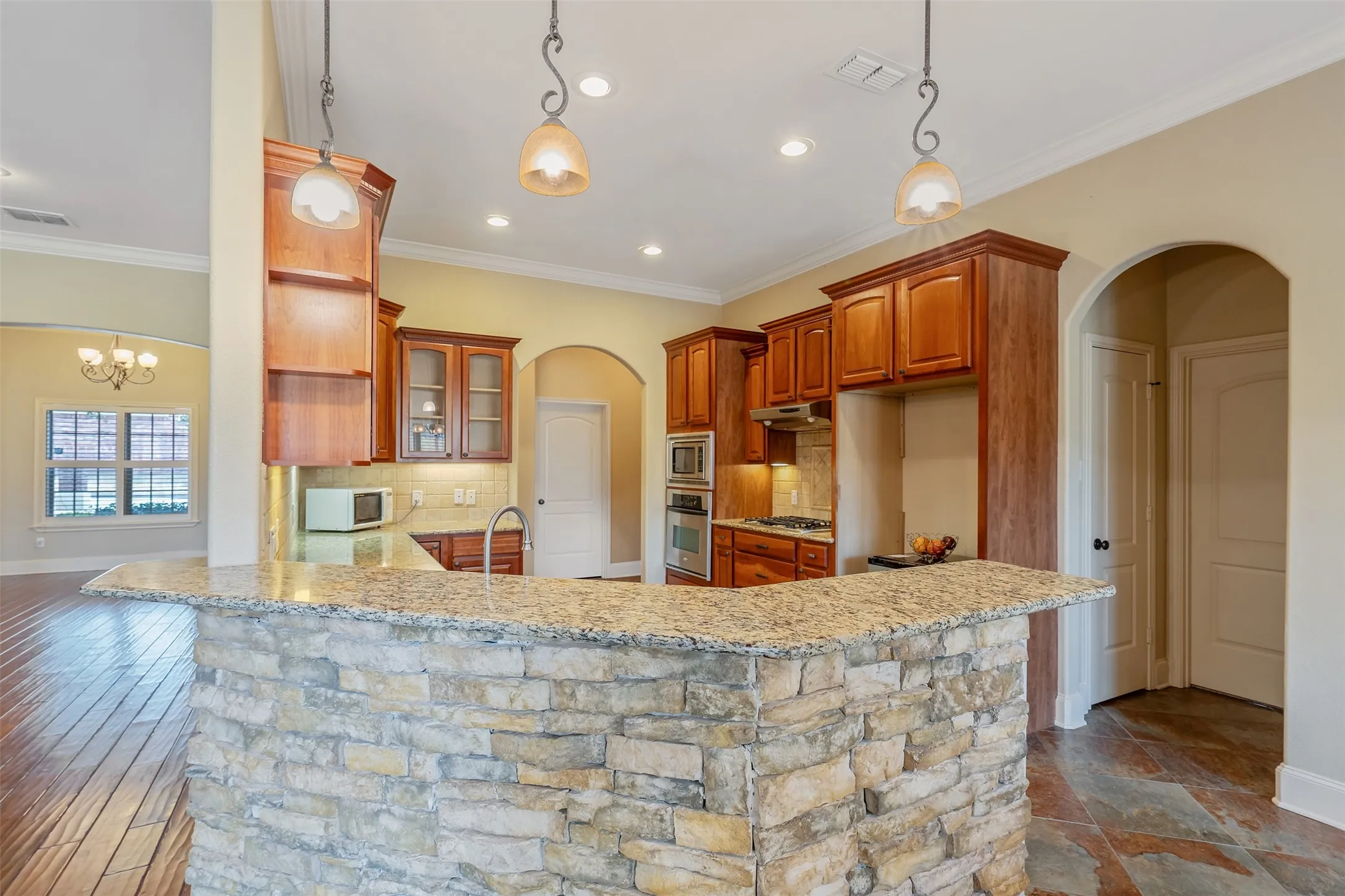 Single Family Residence For Sale in Smith County , 6526 Ashmore, Tyler, Texas 75703, 3 Bedroom, 3 Bathroom, 3 Garage spaces, 2,710 Sqft, built in 2006, mls#21367760, Real Estate Agent in Tyler, Homes For Sale in Smith county, Homes For Sale in Tyler, Realtor in Tyler Texas, Real Estate Brokerage Independent Realty Texas, Luminita Cordes Realtor