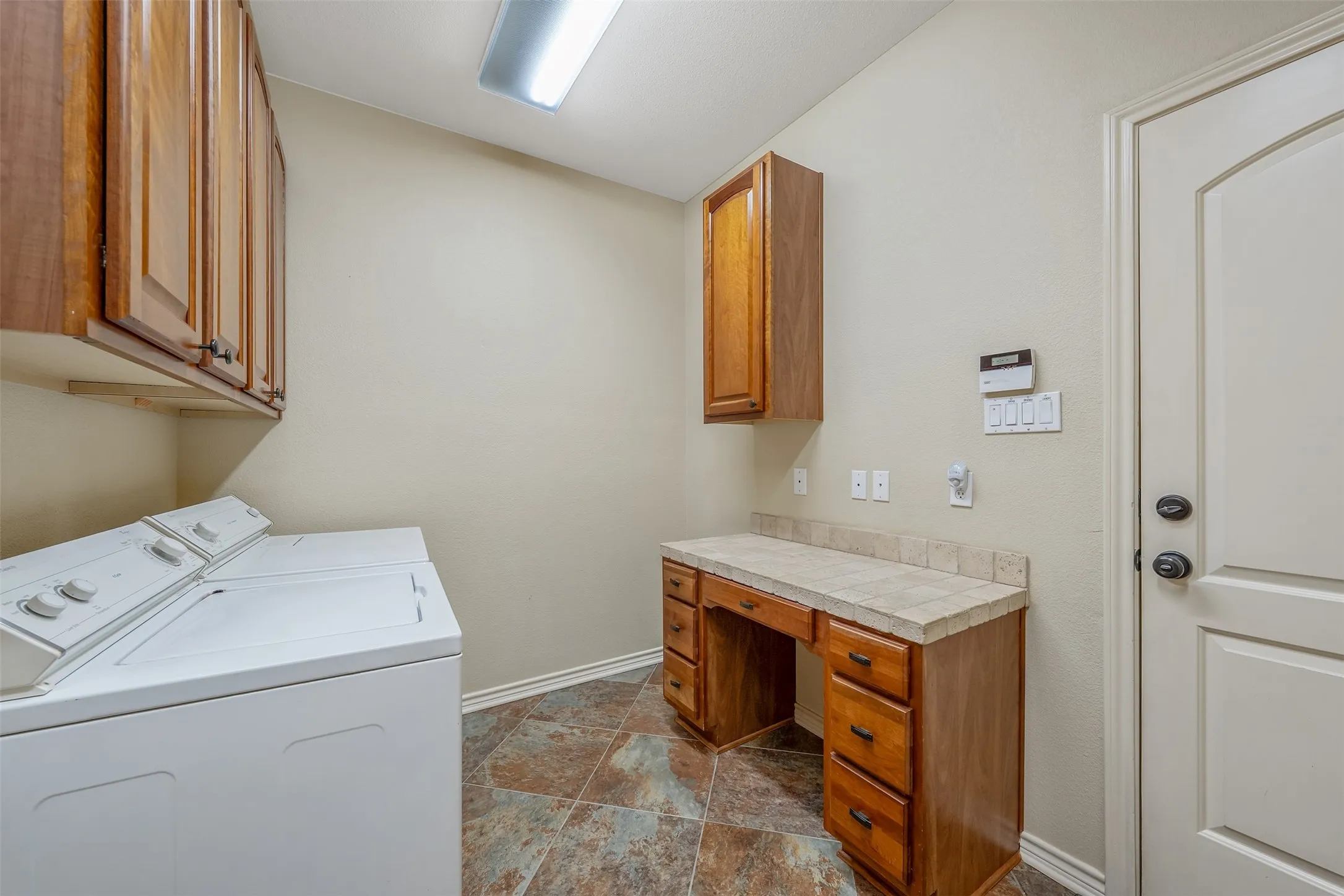 Single Family Residence For Sale in Smith County , 6526 Ashmore, Tyler, Texas 75703, 3 Bedroom, 3 Bathroom, 3 Garage spaces, 2,710 Sqft, built in 2006, mls#21367760, Real Estate Agent in Tyler, Homes For Sale in Smith county, Homes For Sale in Tyler, Realtor in Tyler Texas, Real Estate Brokerage Independent Realty Texas, Luminita Cordes Realtor