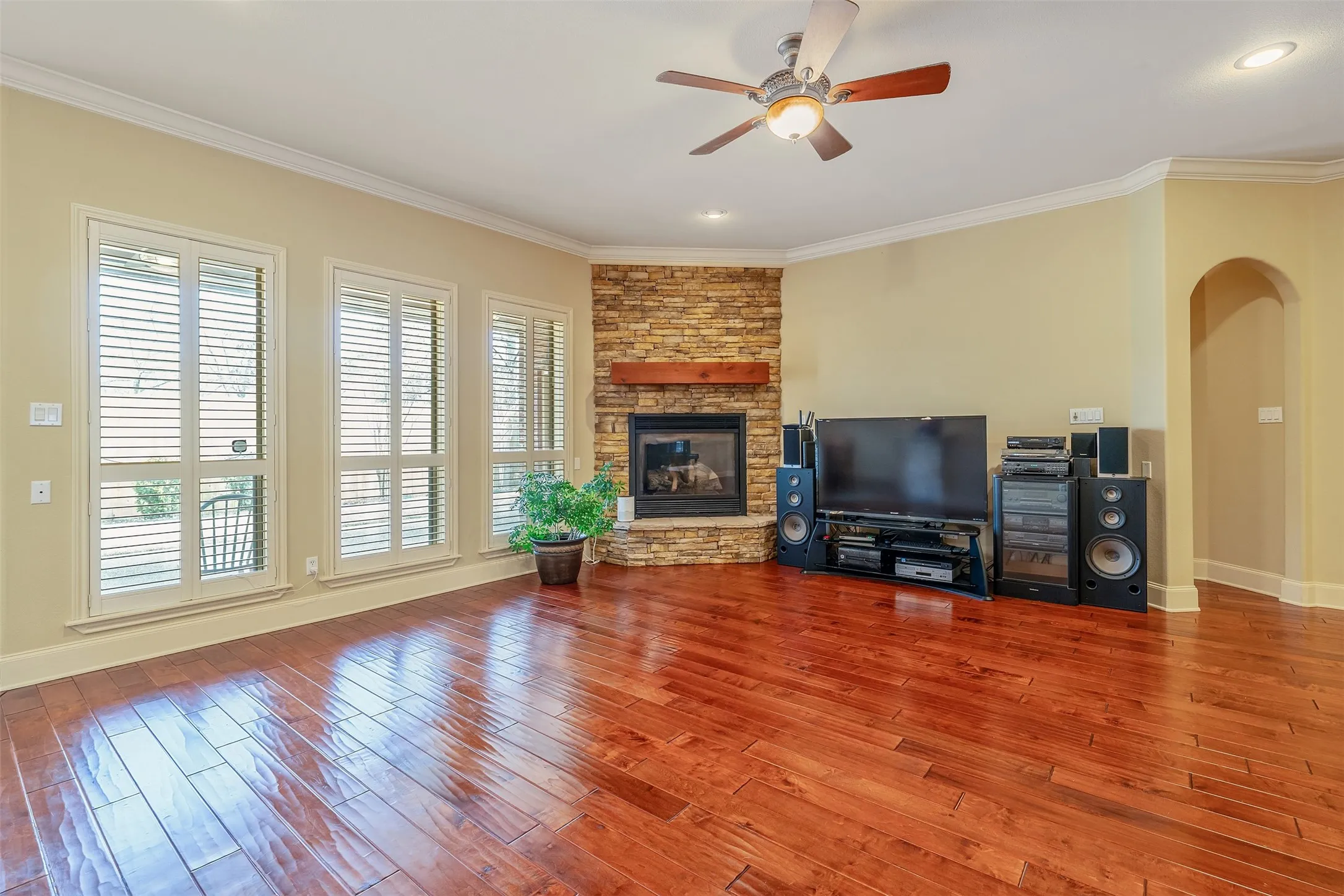 Single Family Residence For Sale in Smith County , 6526 Ashmore, Tyler, Texas 75703, 3 Bedroom, 3 Bathroom, 3 Garage spaces, 2,710 Sqft, built in 2006, mls#21367760, Real Estate Agent in Tyler, Homes For Sale in Smith county, Homes For Sale in Tyler, Realtor in Tyler Texas, Real Estate Brokerage Independent Realty Texas, Luminita Cordes Realtor