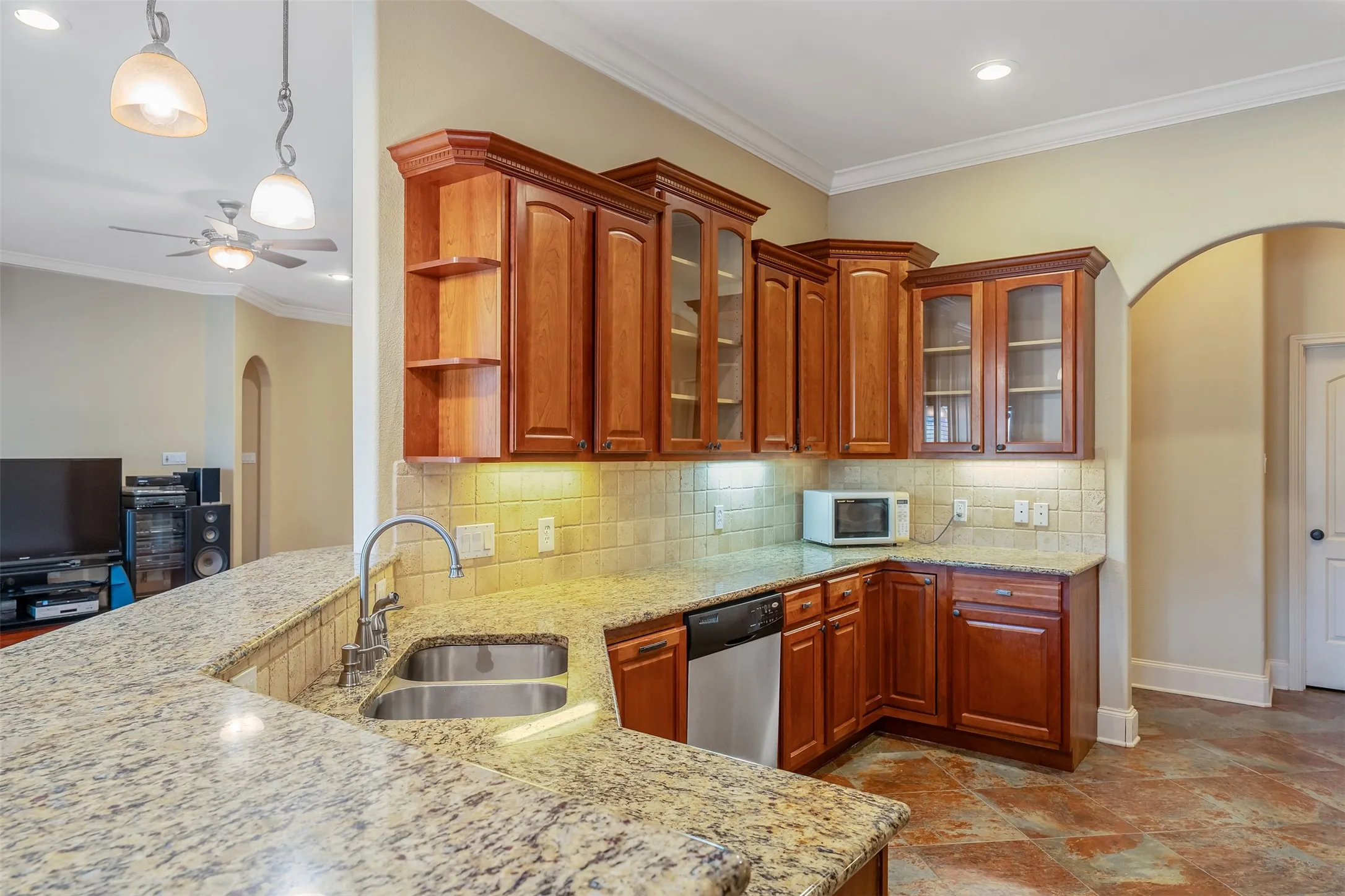 Single Family Residence For Sale in Smith County , 6526 Ashmore, Tyler, Texas 75703, 3 Bedroom, 3 Bathroom, 3 Garage spaces, 2,710 Sqft, built in 2006, mls#21367760, Real Estate Agent in Tyler, Homes For Sale in Smith county, Homes For Sale in Tyler, Realtor in Tyler Texas, Real Estate Brokerage Independent Realty Texas, Luminita Cordes Realtor