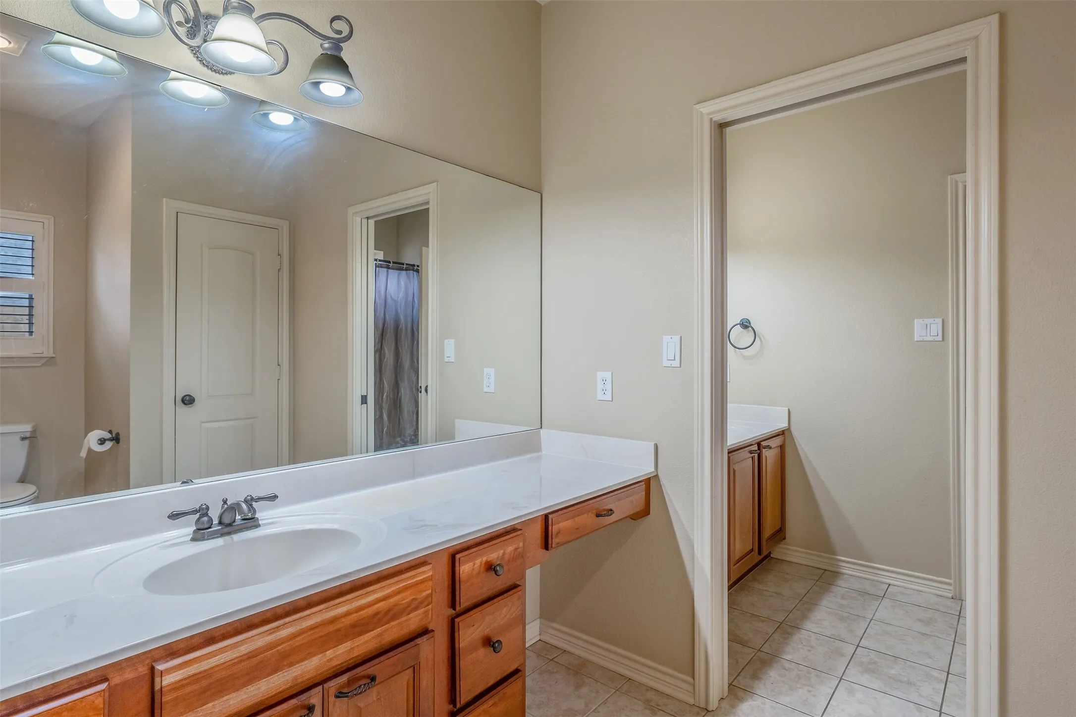 Single Family Residence For Sale in Smith County , 6526 Ashmore, Tyler, Texas 75703, 3 Bedroom, 3 Bathroom, 3 Garage spaces, 2,710 Sqft, built in 2006, mls#21367760, Real Estate Agent in Tyler, Homes For Sale in Smith county, Homes For Sale in Tyler, Realtor in Tyler Texas, Real Estate Brokerage Independent Realty Texas, Luminita Cordes Realtor