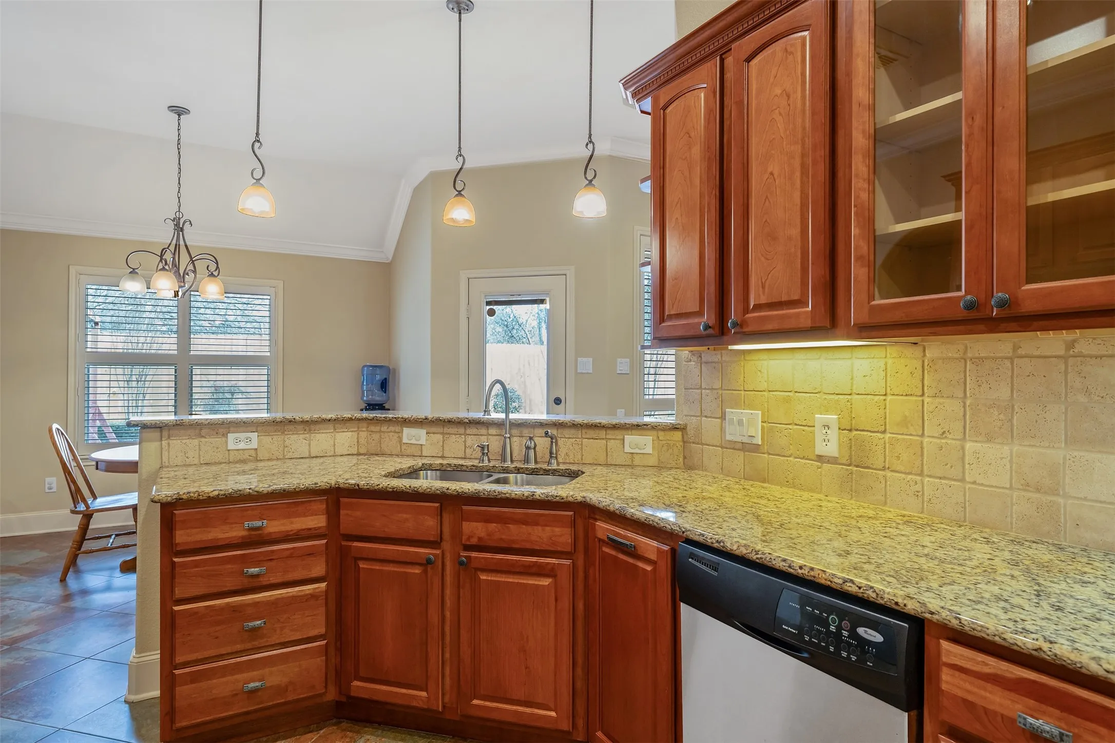 Single Family Residence For Sale in Smith County , 6526 Ashmore, Tyler, Texas 75703, 3 Bedroom, 3 Bathroom, 3 Garage spaces, 2,710 Sqft, built in 2006, mls#21367760, Real Estate Agent in Tyler, Homes For Sale in Smith county, Homes For Sale in Tyler, Realtor in Tyler Texas, Real Estate Brokerage Independent Realty Texas, Luminita Cordes Realtor