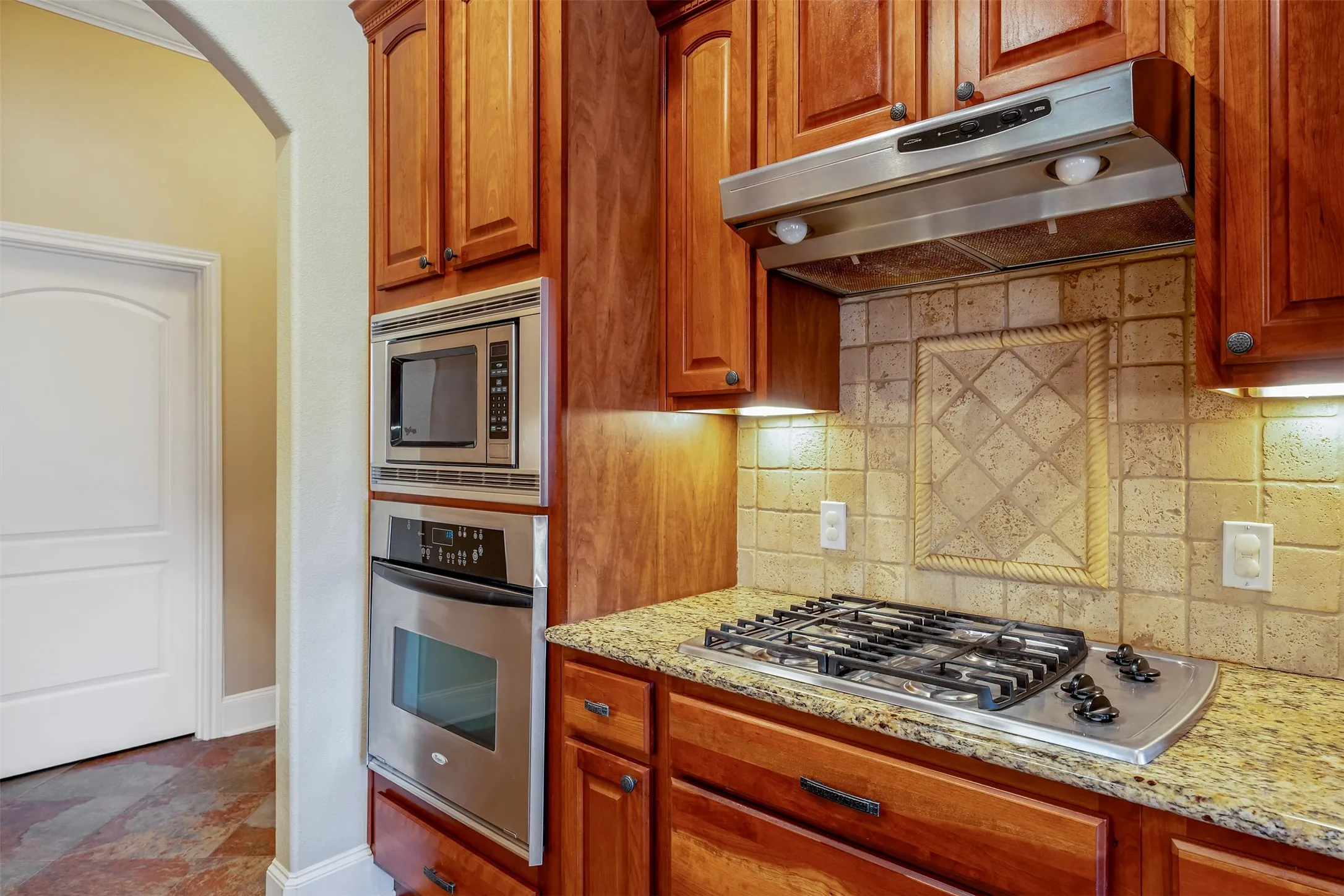Single Family Residence For Sale in Smith County , 6526 Ashmore, Tyler, Texas 75703, 3 Bedroom, 3 Bathroom, 3 Garage spaces, 2,710 Sqft, built in 2006, mls#21367760, Real Estate Agent in Tyler, Homes For Sale in Smith county, Homes For Sale in Tyler, Realtor in Tyler Texas, Real Estate Brokerage Independent Realty Texas, Luminita Cordes Realtor