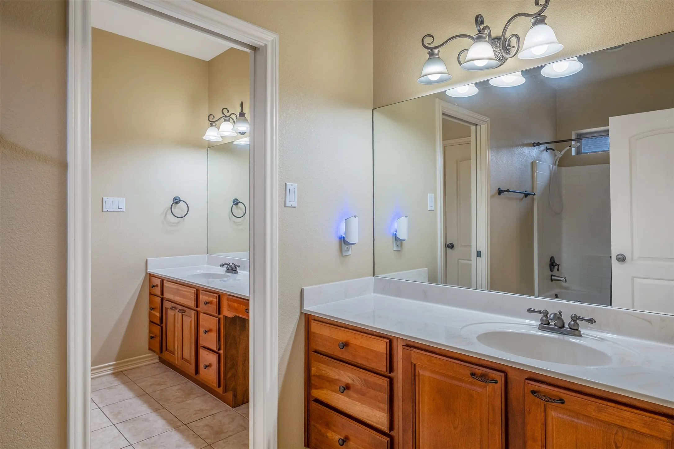 Single Family Residence For Sale in Smith County , 6526 Ashmore, Tyler, Texas 75703, 3 Bedroom, 3 Bathroom, 3 Garage spaces, 2,710 Sqft, built in 2006, mls#21367760, Real Estate Agent in Tyler, Homes For Sale in Smith county, Homes For Sale in Tyler, Realtor in Tyler Texas, Real Estate Brokerage Independent Realty Texas, Luminita Cordes Realtor