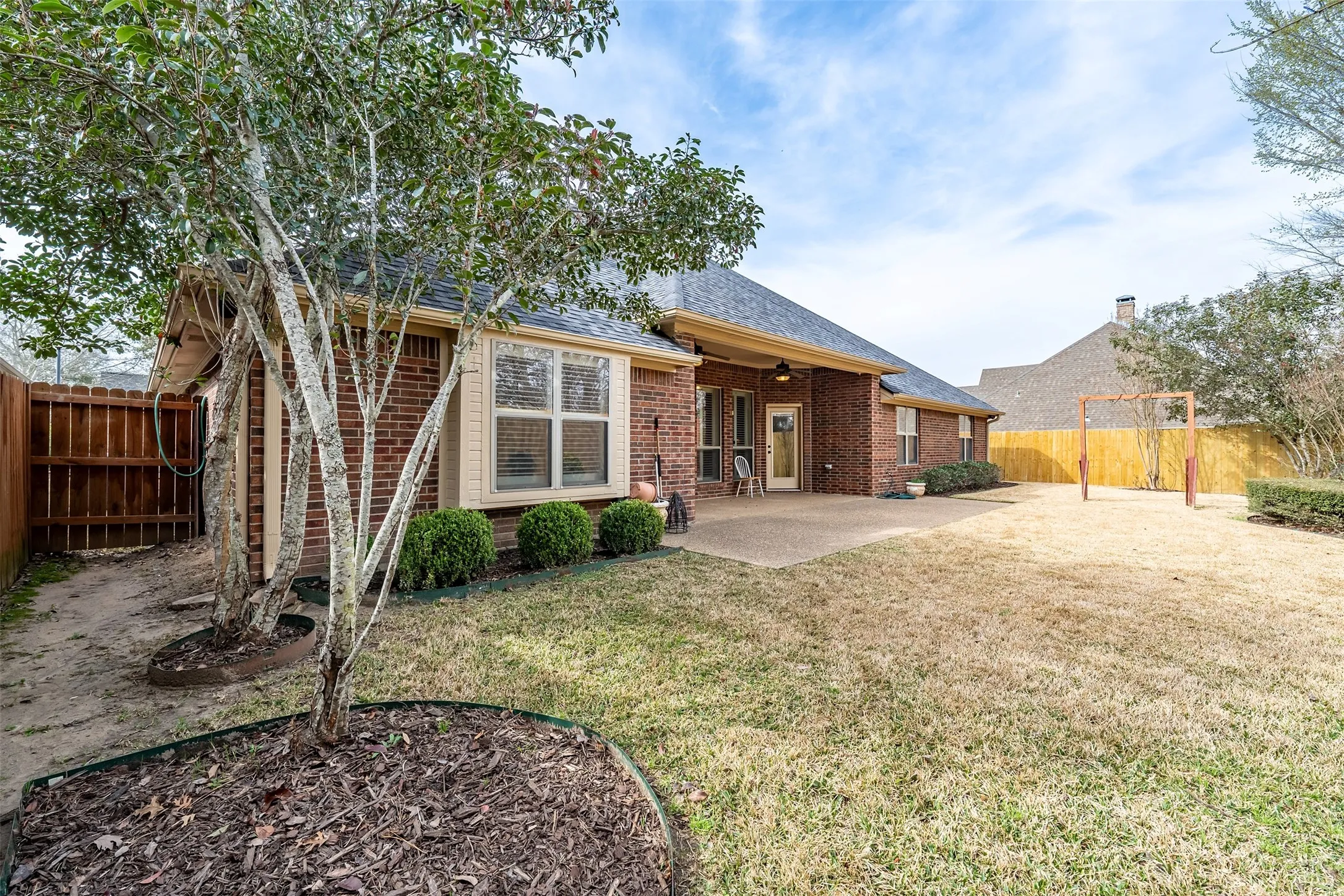 Single Family Residence For Sale in Smith County , 6526 Ashmore, Tyler, Texas 75703, 3 Bedroom, 3 Bathroom, 3 Garage spaces, 2,710 Sqft, built in 2006, mls#21367760, Real Estate Agent in Tyler, Homes For Sale in Smith county, Homes For Sale in Tyler, Realtor in Tyler Texas, Real Estate Brokerage Independent Realty Texas, Luminita Cordes Realtor