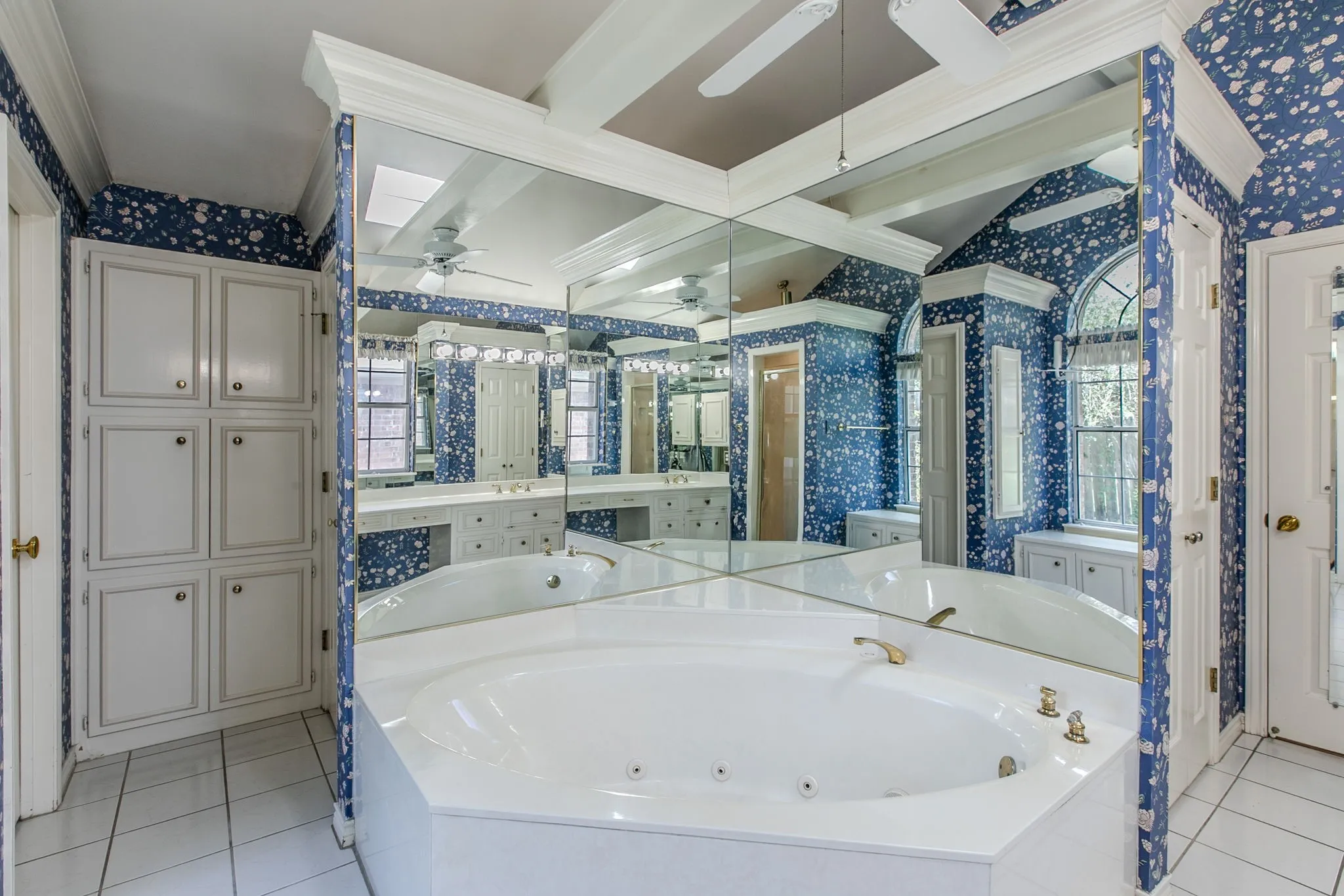 Single Family Residence For Sale in Mc Lennan County , 3021 Chimney Hill Drive, Waco, Texas 76708, 4 Bedroom, 3 Bathroom, 2 Garage spaces, 2,717 Sqft, built in 1986, mls#21367683, Real Estate Agent in Waco, Homes For Sale in Mc Lennan county, Homes For Sale in Waco, Realtor in Waco Texas, Real Estate Brokerage Independent Realty Texas, Luminita Cordes Realtor