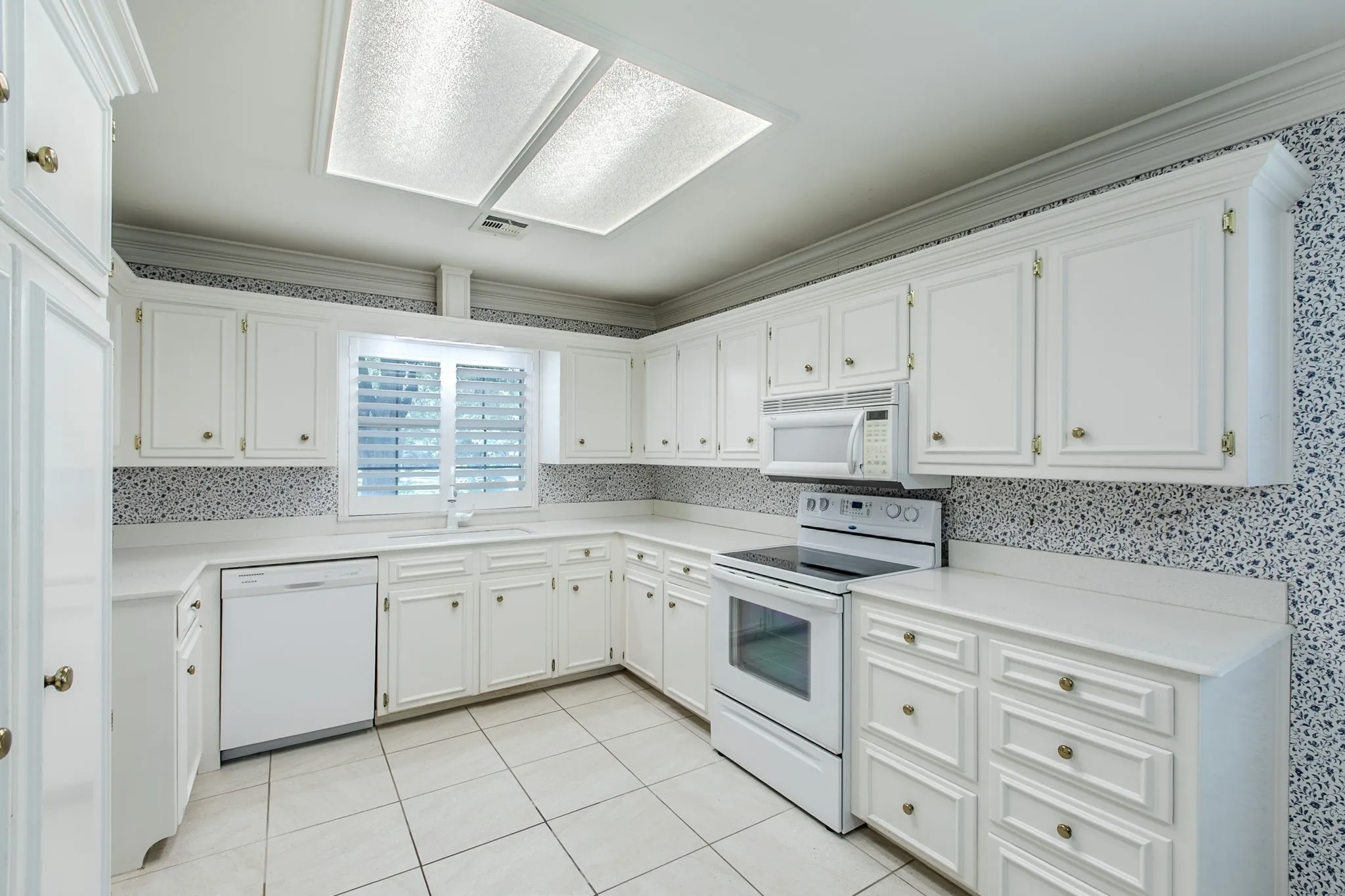 Single Family Residence For Sale in Mc Lennan County , 3021 Chimney Hill Drive, Waco, Texas 76708, 4 Bedroom, 3 Bathroom, 2 Garage spaces, 2,717 Sqft, built in 1986, mls#21367683, Real Estate Agent in Waco, Homes For Sale in Mc Lennan county, Homes For Sale in Waco, Realtor in Waco Texas, Real Estate Brokerage Independent Realty Texas, Luminita Cordes Realtor