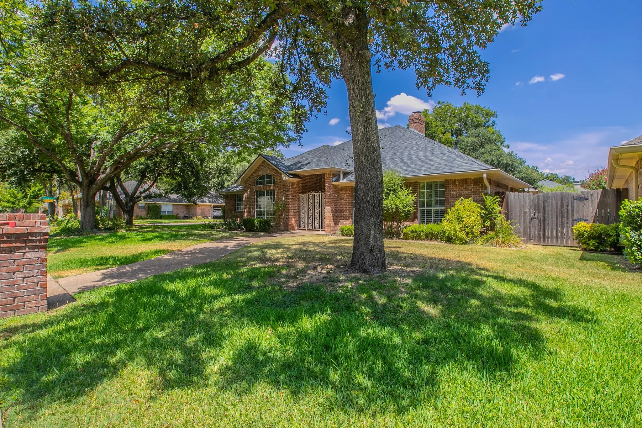 Single Family Residence For Sale in Mc Lennan County , 3021 Chimney Hill Drive, Waco, Texas 76708, 4 Bedroom, 3 Bathroom, 2 Garage spaces, 2,717 Sqft, built in 1986, mls#21367683, Real Estate Agent in Waco, Homes For Sale in Mc Lennan county, Homes For Sale in Waco, Realtor in Waco Texas, Real Estate Brokerage Independent Realty Texas, Luminita Cordes Realtor