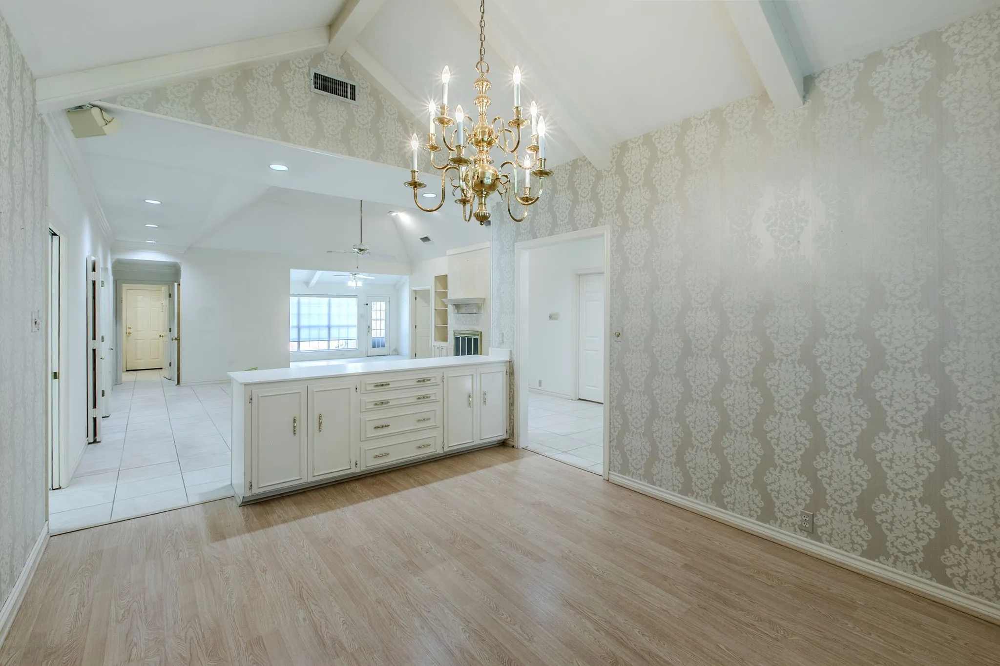 Single Family Residence For Sale in Mc Lennan County , 3021 Chimney Hill Drive, Waco, Texas 76708, 4 Bedroom, 3 Bathroom, 2 Garage spaces, 2,717 Sqft, built in 1986, mls#21367683, Real Estate Agent in Waco, Homes For Sale in Mc Lennan county, Homes For Sale in Waco, Realtor in Waco Texas, Real Estate Brokerage Independent Realty Texas, Luminita Cordes Realtor
