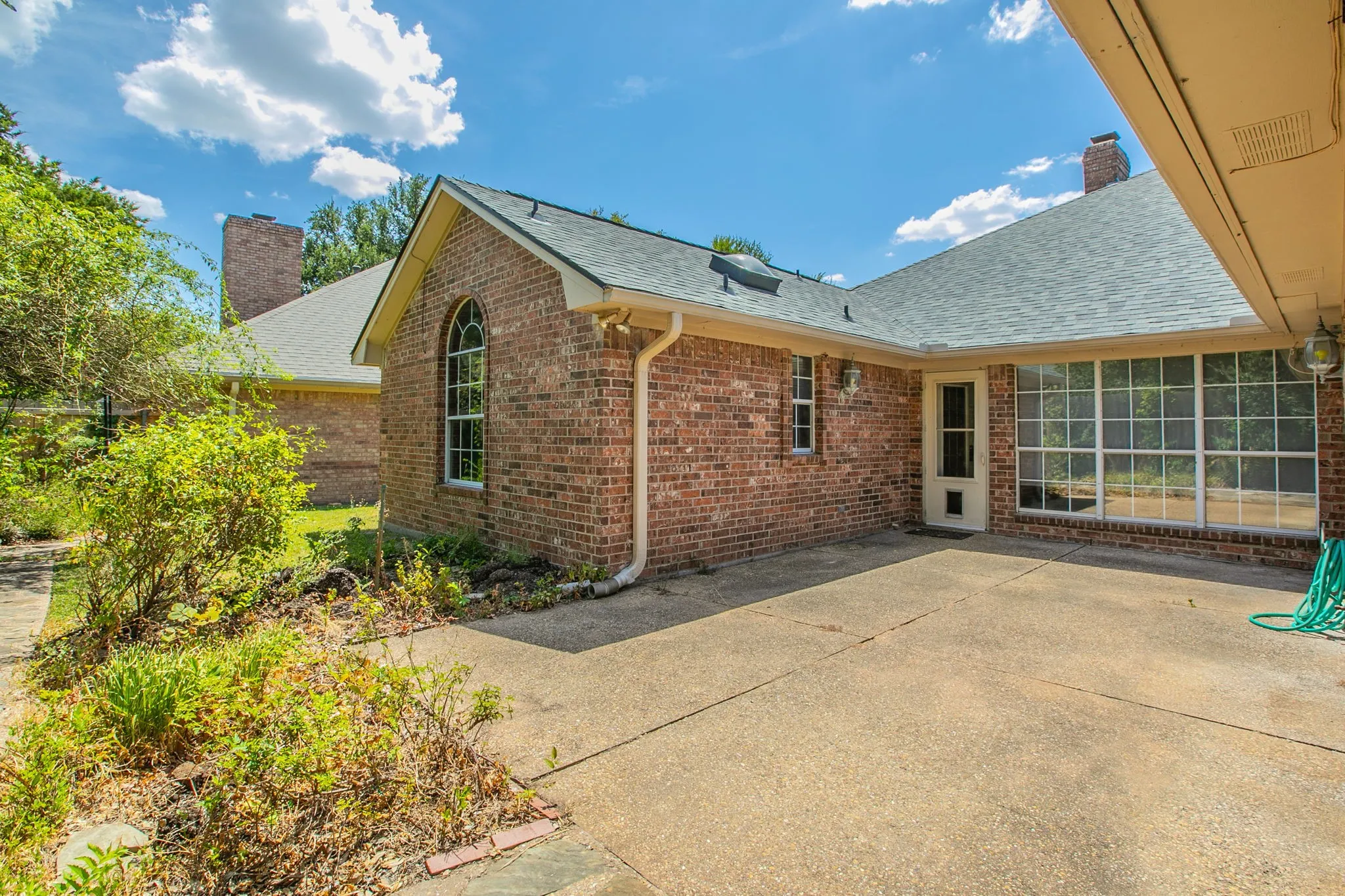 Single Family Residence For Sale in Mc Lennan County , 3021 Chimney Hill Drive, Waco, Texas 76708, 4 Bedroom, 3 Bathroom, 2 Garage spaces, 2,717 Sqft, built in 1986, mls#21367683, Real Estate Agent in Waco, Homes For Sale in Mc Lennan county, Homes For Sale in Waco, Realtor in Waco Texas, Real Estate Brokerage Independent Realty Texas, Luminita Cordes Realtor