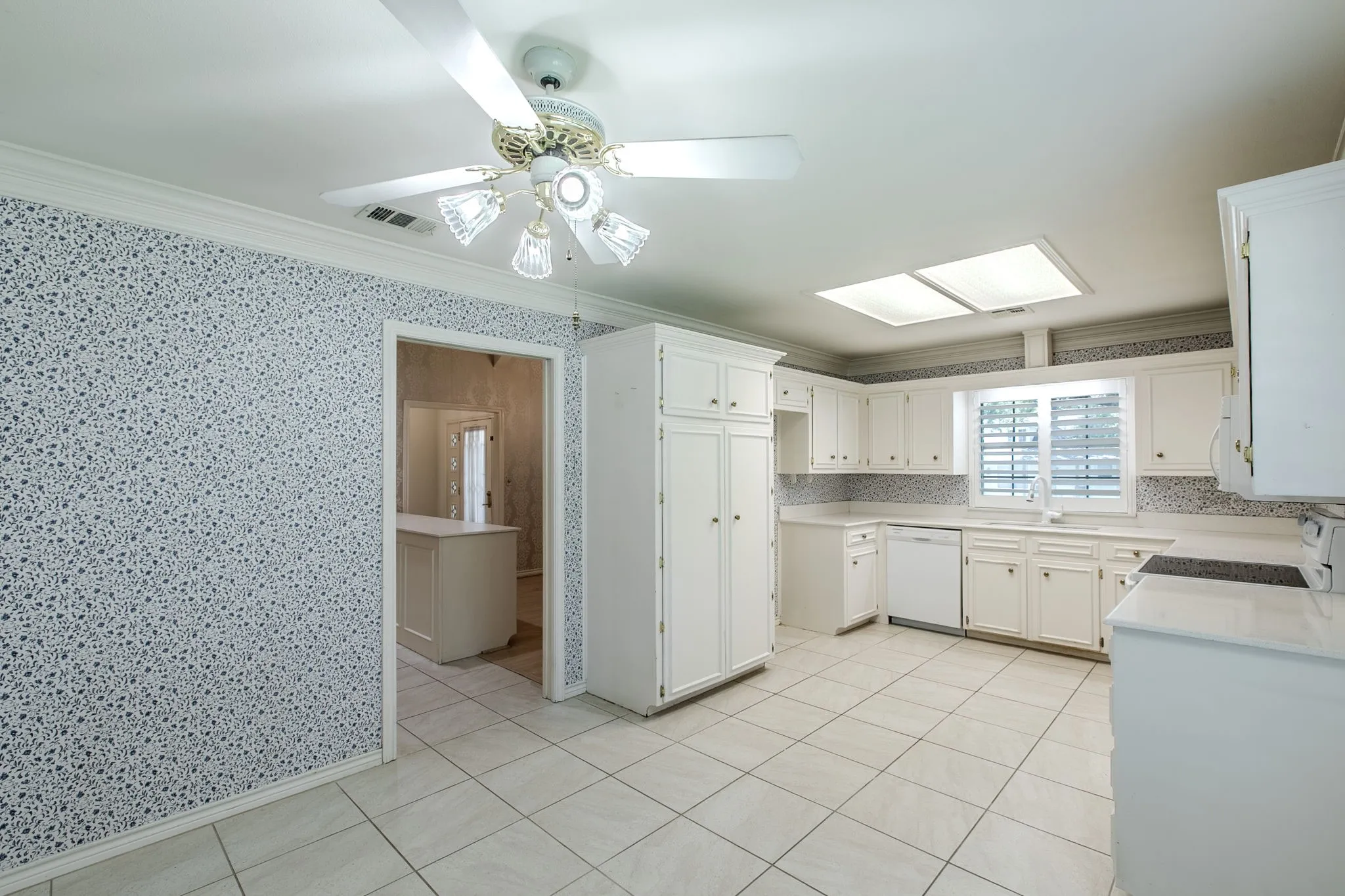 Single Family Residence For Sale in Mc Lennan County , 3021 Chimney Hill Drive, Waco, Texas 76708, 4 Bedroom, 3 Bathroom, 2 Garage spaces, 2,717 Sqft, built in 1986, mls#21367683, Real Estate Agent in Waco, Homes For Sale in Mc Lennan county, Homes For Sale in Waco, Realtor in Waco Texas, Real Estate Brokerage Independent Realty Texas, Luminita Cordes Realtor