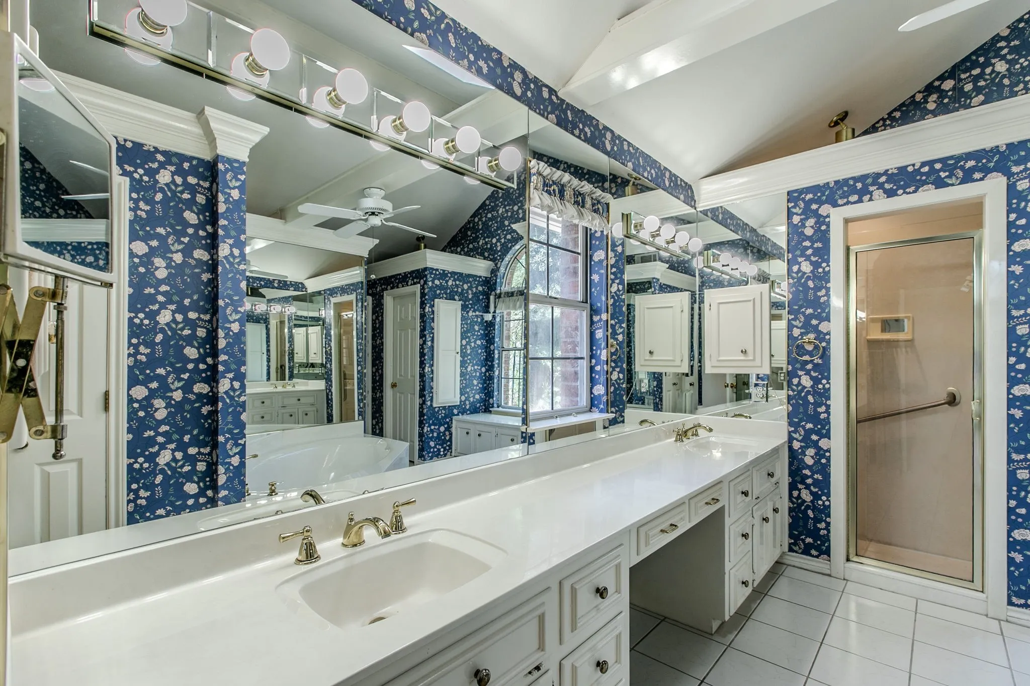 Single Family Residence For Sale in Mc Lennan County , 3021 Chimney Hill Drive, Waco, Texas 76708, 4 Bedroom, 3 Bathroom, 2 Garage spaces, 2,717 Sqft, built in 1986, mls#21367683, Real Estate Agent in Waco, Homes For Sale in Mc Lennan county, Homes For Sale in Waco, Realtor in Waco Texas, Real Estate Brokerage Independent Realty Texas, Luminita Cordes Realtor