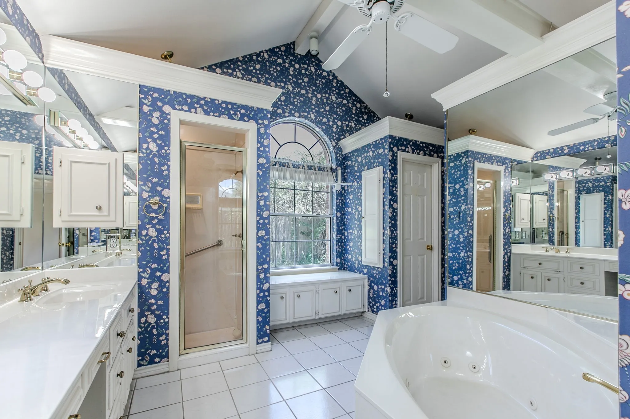Single Family Residence For Sale in Mc Lennan County , 3021 Chimney Hill Drive, Waco, Texas 76708, 4 Bedroom, 3 Bathroom, 2 Garage spaces, 2,717 Sqft, built in 1986, mls#21367683, Real Estate Agent in Waco, Homes For Sale in Mc Lennan county, Homes For Sale in Waco, Realtor in Waco Texas, Real Estate Brokerage Independent Realty Texas, Luminita Cordes Realtor