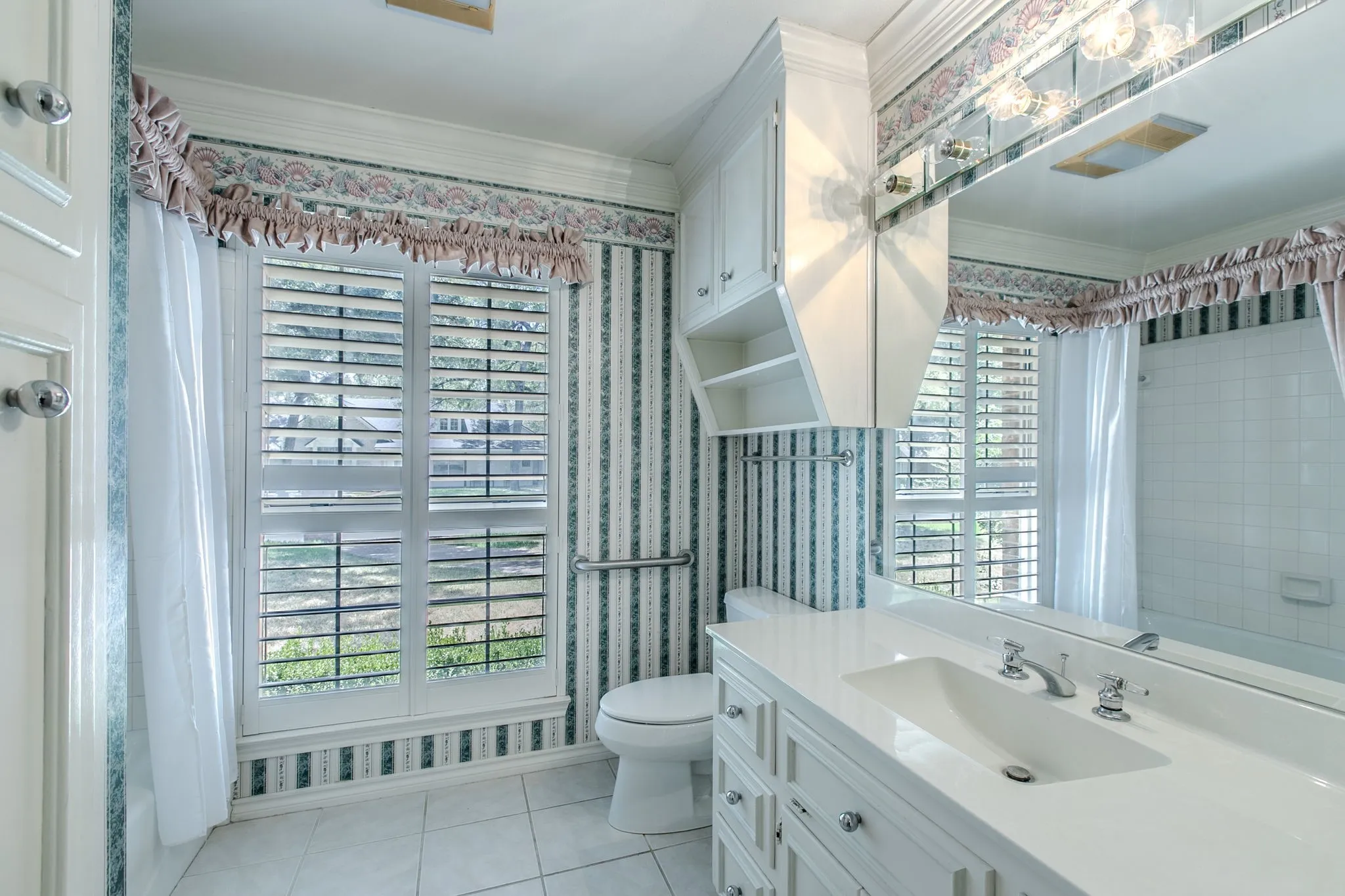 Single Family Residence For Sale in Mc Lennan County , 3021 Chimney Hill Drive, Waco, Texas 76708, 4 Bedroom, 3 Bathroom, 2 Garage spaces, 2,717 Sqft, built in 1986, mls#21367683, Real Estate Agent in Waco, Homes For Sale in Mc Lennan county, Homes For Sale in Waco, Realtor in Waco Texas, Real Estate Brokerage Independent Realty Texas, Luminita Cordes Realtor