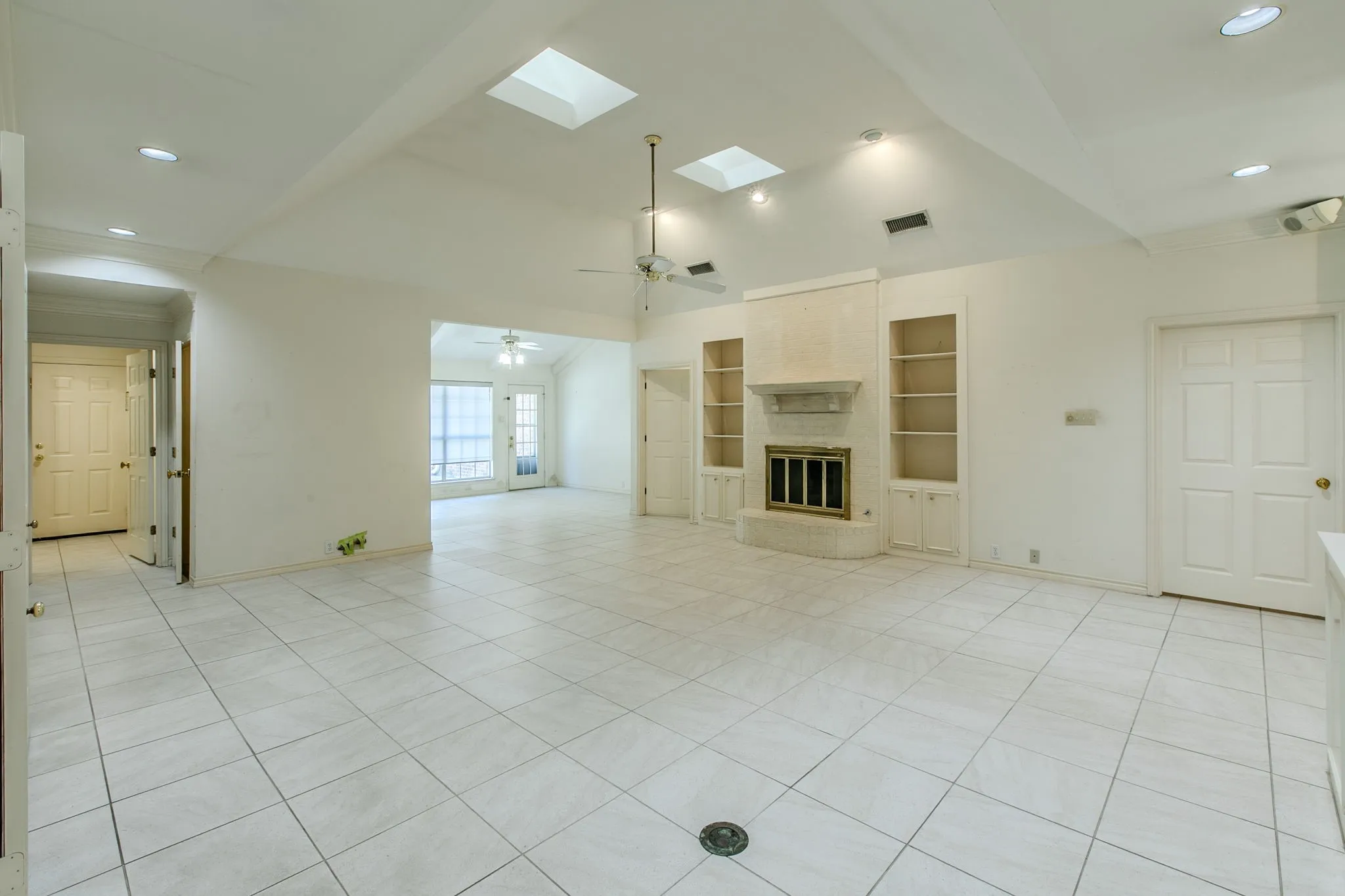 Single Family Residence For Sale in Mc Lennan County , 3021 Chimney Hill Drive, Waco, Texas 76708, 4 Bedroom, 3 Bathroom, 2 Garage spaces, 2,717 Sqft, built in 1986, mls#21367683, Real Estate Agent in Waco, Homes For Sale in Mc Lennan county, Homes For Sale in Waco, Realtor in Waco Texas, Real Estate Brokerage Independent Realty Texas, Luminita Cordes Realtor
