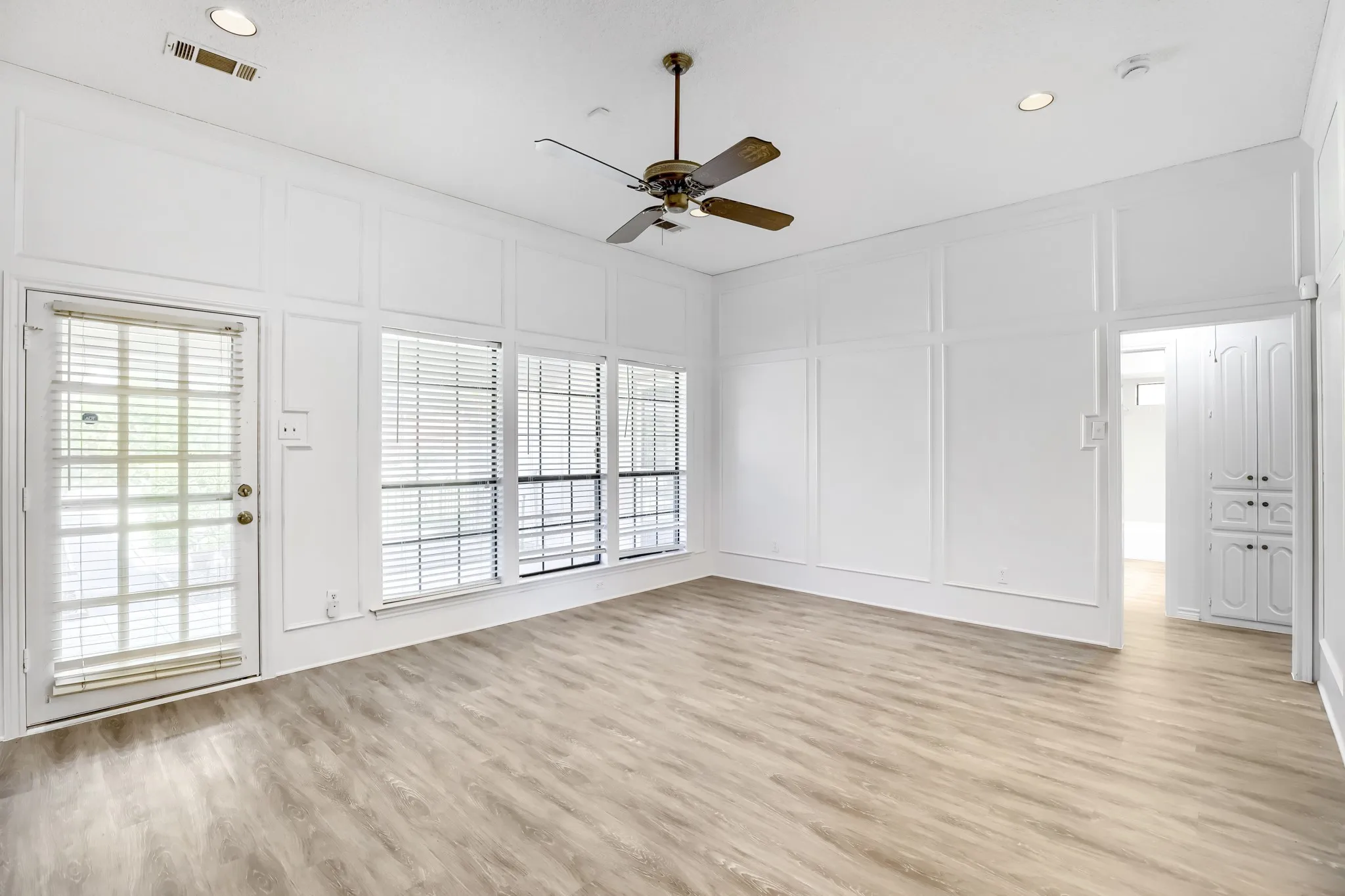 Single Family Residence For Sale in Dallas County , 1931 Silver Creek Place, Duncanville, Texas 75137, 3 Bedroom, 2 Bathroom, 2 Garage spaces, 2,135 Sqft, built in 1984, mls#21250679, Real Estate Agent in Duncanville, Homes For Sale in Dallas county, Homes For Sale in Duncanville, Realtor in Duncanville Texas, Real Estate Brokerage Independent Realty Texas, Luminita Cordes Realtor