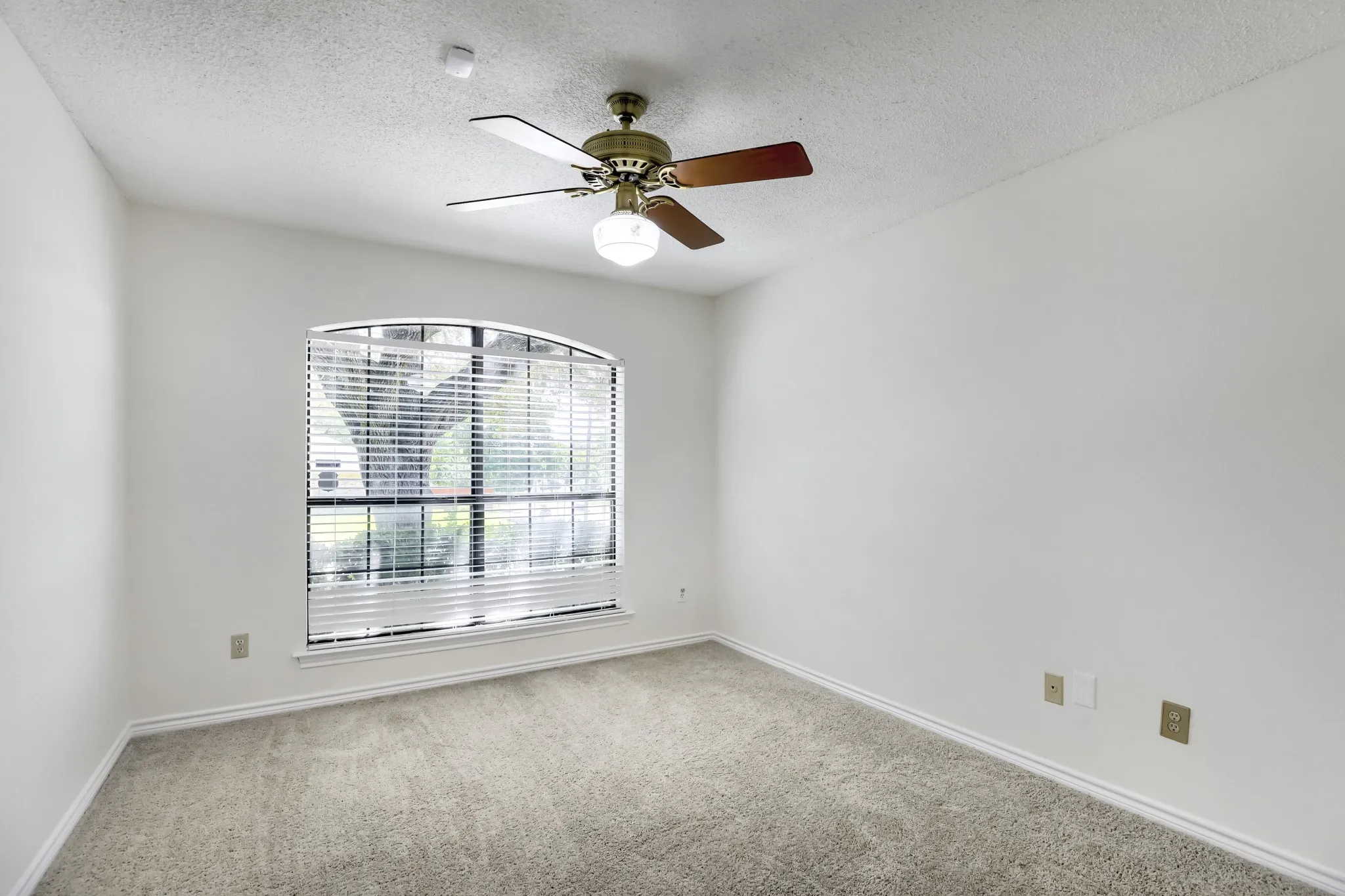 Single Family Residence For Sale in Dallas County , 1931 Silver Creek Place, Duncanville, Texas 75137, 3 Bedroom, 2 Bathroom, 2 Garage spaces, 2,135 Sqft, built in 1984, mls#21250679, Real Estate Agent in Duncanville, Homes For Sale in Dallas county, Homes For Sale in Duncanville, Realtor in Duncanville Texas, Real Estate Brokerage Independent Realty Texas, Luminita Cordes Realtor