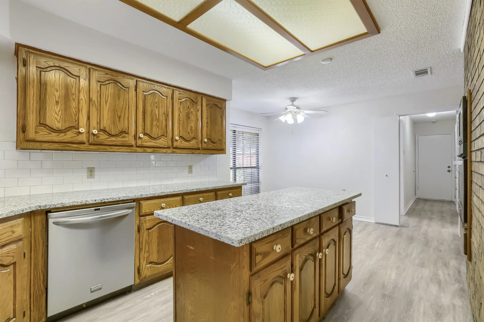 Single Family Residence For Sale in Dallas County , 1931 Silver Creek Place, Duncanville, Texas 75137, 3 Bedroom, 2 Bathroom, 2 Garage spaces, 2,135 Sqft, built in 1984, mls#21250679, Real Estate Agent in Duncanville, Homes For Sale in Dallas county, Homes For Sale in Duncanville, Realtor in Duncanville Texas, Real Estate Brokerage Independent Realty Texas, Luminita Cordes Realtor