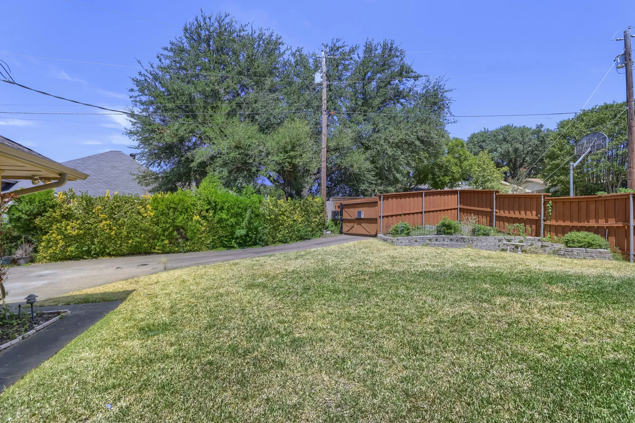 Single Family Residence For Sale in Dallas County , 1931 Silver Creek Place, Duncanville, Texas 75137, 3 Bedroom, 2 Bathroom, 2 Garage spaces, 2,135 Sqft, built in 1984, mls#21250679, Real Estate Agent in Duncanville, Homes For Sale in Dallas county, Homes For Sale in Duncanville, Realtor in Duncanville Texas, Real Estate Brokerage Independent Realty Texas, Luminita Cordes Realtor