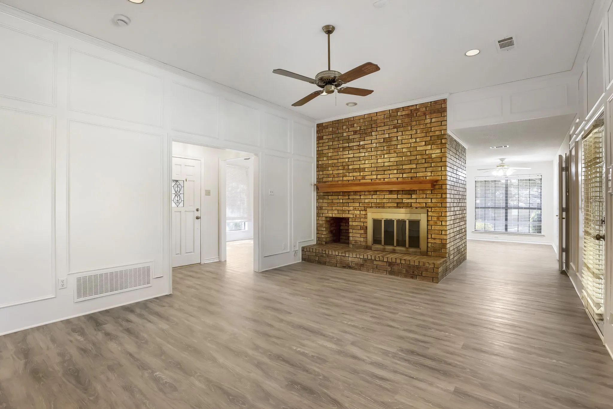 Single Family Residence For Sale in Dallas County , 1931 Silver Creek Place, Duncanville, Texas 75137, 3 Bedroom, 2 Bathroom, 2 Garage spaces, 2,135 Sqft, built in 1984, mls#21250679, Real Estate Agent in Duncanville, Homes For Sale in Dallas county, Homes For Sale in Duncanville, Realtor in Duncanville Texas, Real Estate Brokerage Independent Realty Texas, Luminita Cordes Realtor