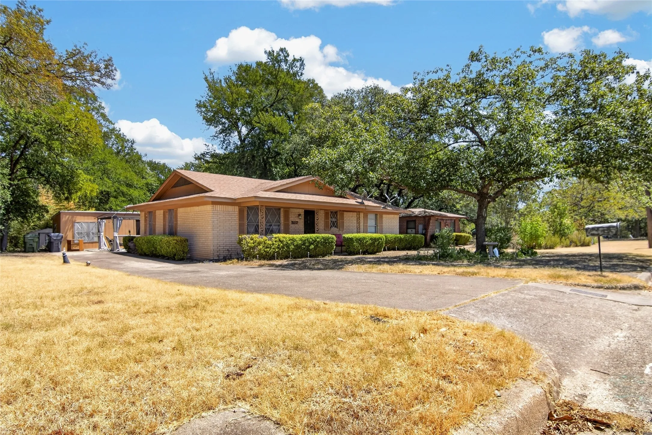 Single Family Residence For Sale in Mc Lennan County , 3117 N 15th Street, Waco, Texas 76708, 3 Bedroom, 3 Bathroom, Garage spaces, 2,248 Sqft, built in 1976, mls#21367703, Real Estate Agent in Waco, Homes For Sale in Mc Lennan county, Homes For Sale in Waco, Realtor in Waco Texas, Real Estate Brokerage Independent Realty Texas, Luminita Cordes Realtor