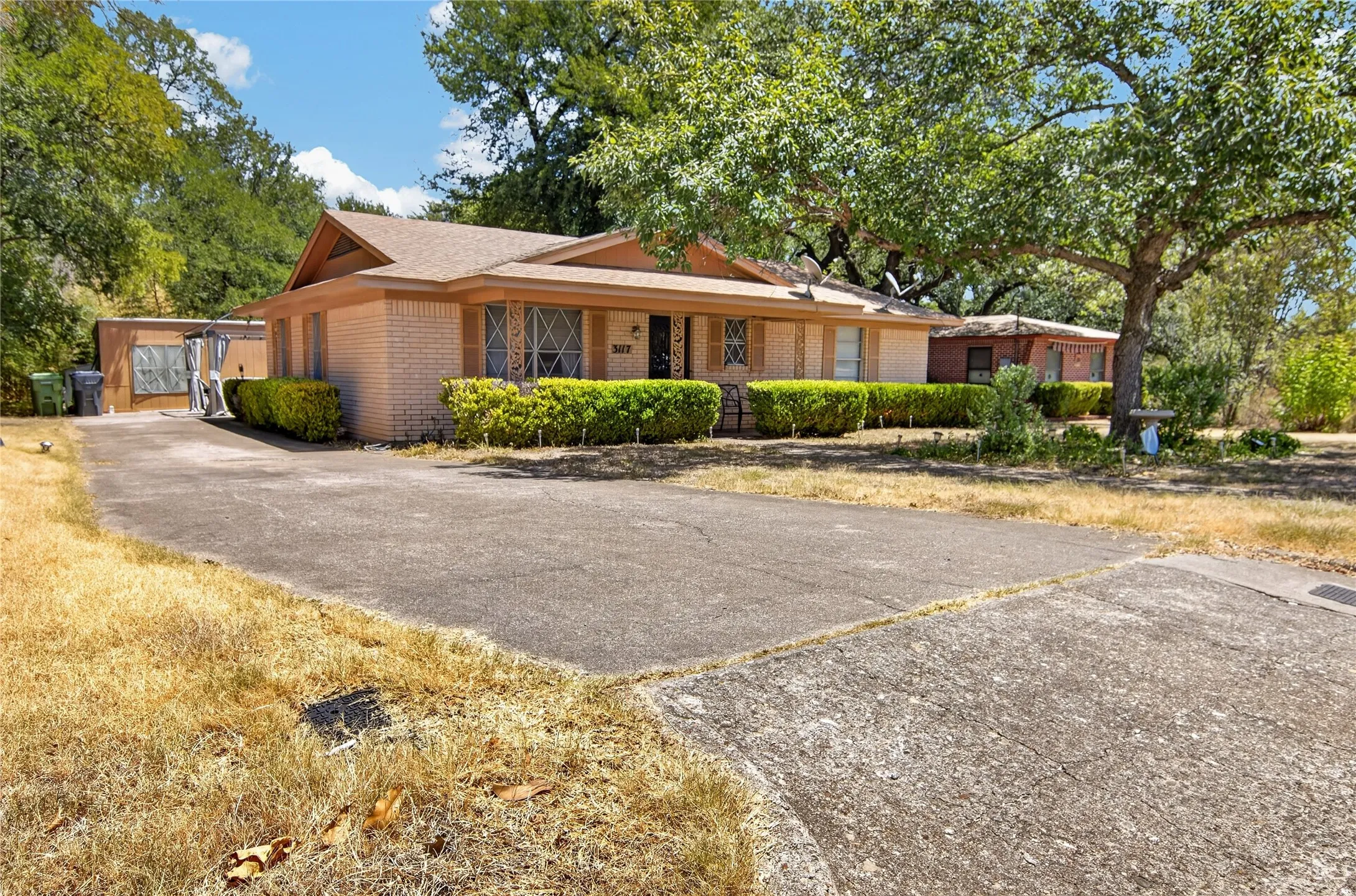 Single Family Residence For Sale in Mc Lennan County , 3117 N 15th Street, Waco, Texas 76708, 3 Bedroom, 3 Bathroom, Garage spaces, 2,248 Sqft, built in 1976, mls#21367703, Real Estate Agent in Waco, Homes For Sale in Mc Lennan county, Homes For Sale in Waco, Realtor in Waco Texas, Real Estate Brokerage Independent Realty Texas, Luminita Cordes Realtor
