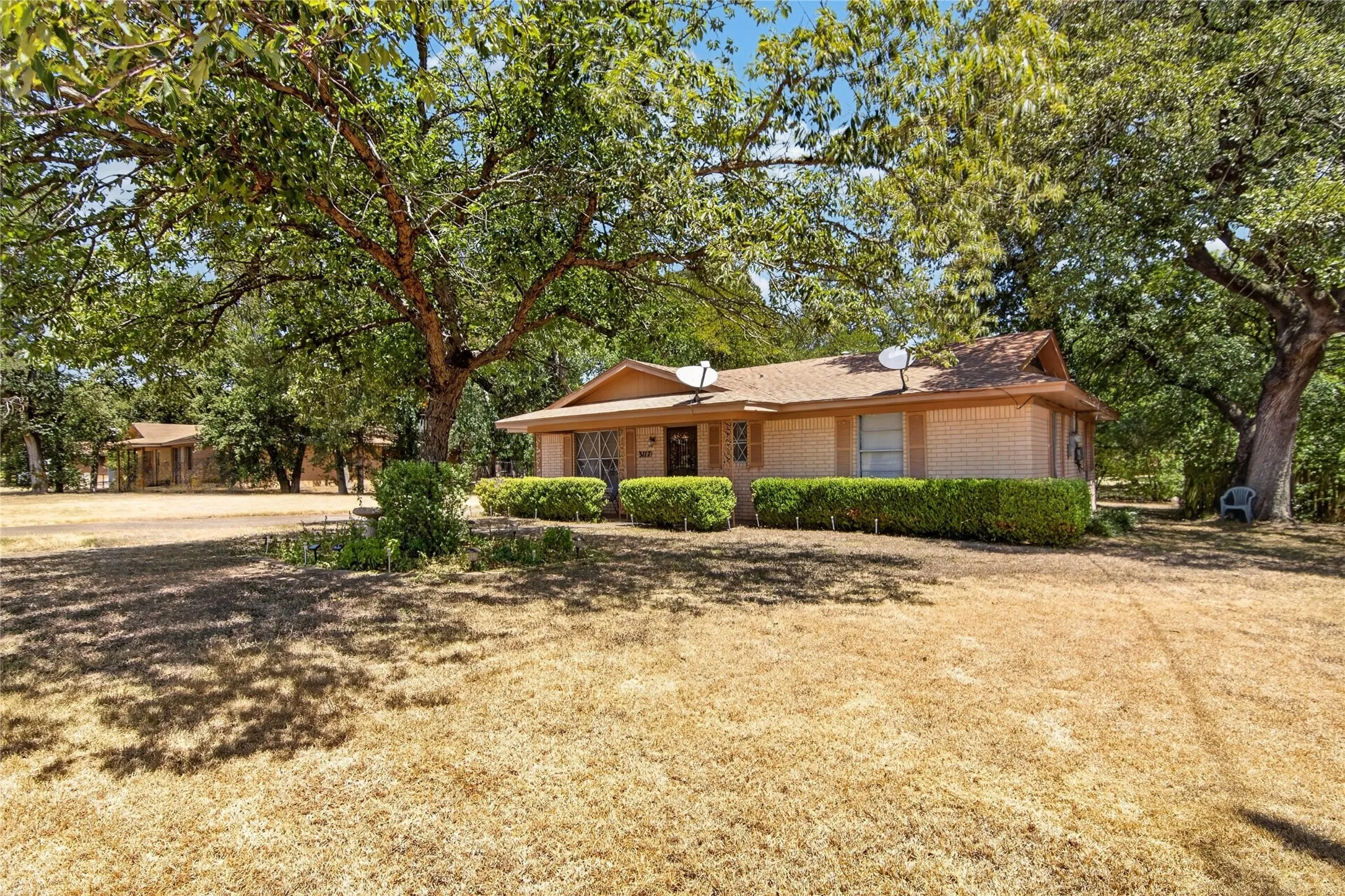 Single Family Residence For Sale in Mc Lennan County , 3117 N 15th Street, Waco, Texas 76708, 3 Bedroom, 3 Bathroom, Garage spaces, 2,248 Sqft, built in 1976, mls#21367703, Real Estate Agent in Waco, Homes For Sale in Mc Lennan county, Homes For Sale in Waco, Realtor in Waco Texas, Real Estate Brokerage Independent Realty Texas, Luminita Cordes Realtor