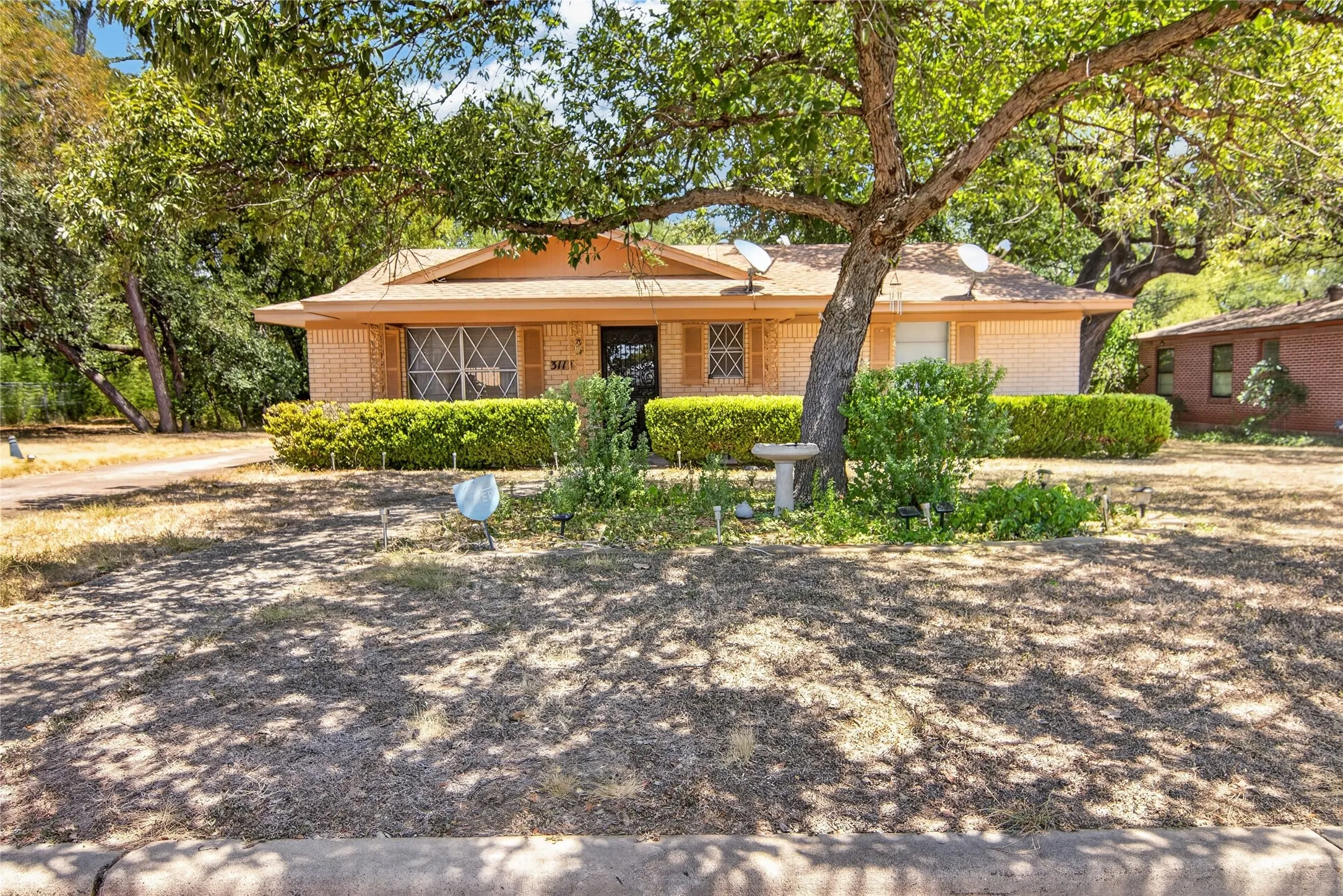 Single Family Residence For Sale in Mc Lennan County , 3117 N 15th Street, Waco, Texas 76708, 3 Bedroom, 3 Bathroom, Garage spaces, 2,248 Sqft, built in 1976, mls#21367703, Real Estate Agent in Waco, Homes For Sale in Mc Lennan county, Homes For Sale in Waco, Realtor in Waco Texas, Real Estate Brokerage Independent Realty Texas, Luminita Cordes Realtor