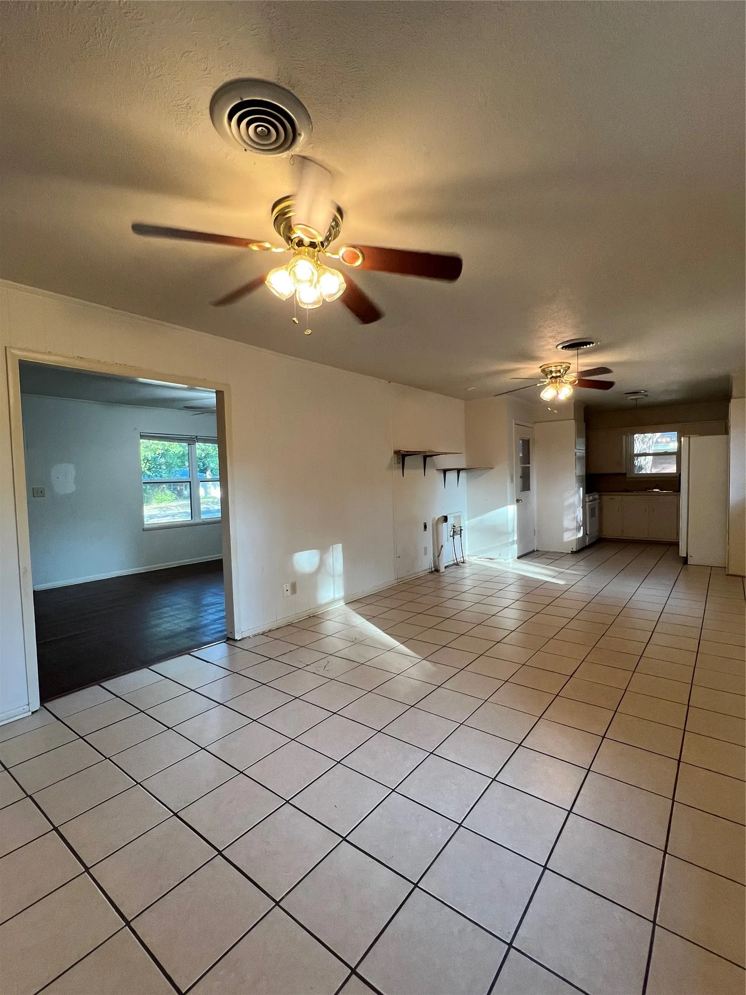 Single Family Residence For Rent in Erath County , 517 N LYDIA, Stephenville, Texas 76401, 3 Bedroom, 1 Bathroom, Garage spaces, 1,473 Sqft, built in 1957, mls#21367757, Real Estate Agent in Stephenville, Homes For Rent in Erath county, Homes For Rent in Stephenville, Realtor in Stephenville Texas, Real Estate Brokerage Independent Realty Texas, Luminita Cordes Realtor