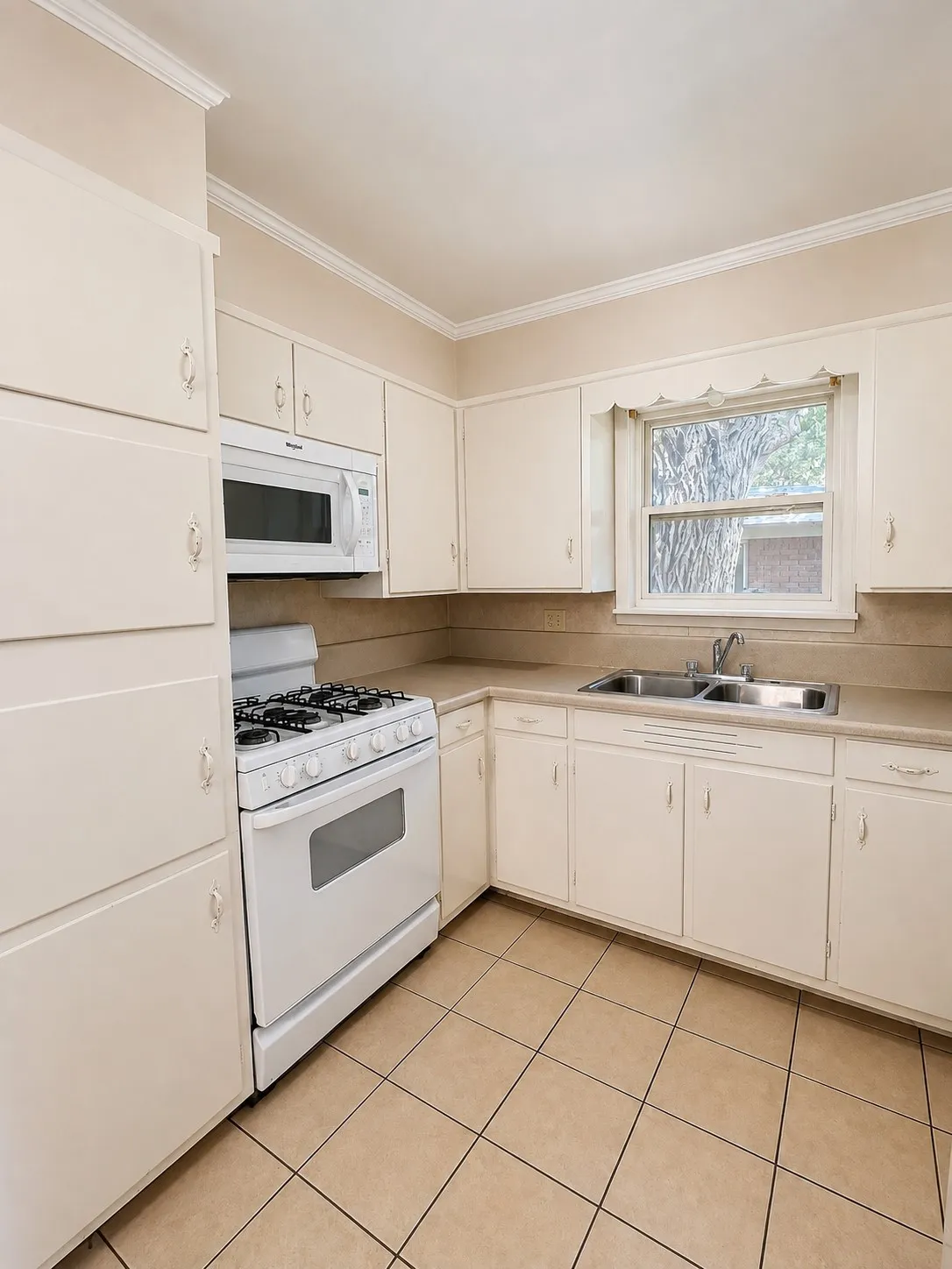 Single Family Residence For Rent in Erath County , 517 N LYDIA, Stephenville, Texas 76401, 3 Bedroom, 1 Bathroom, Garage spaces, 1,473 Sqft, built in 1957, mls#21367757, Real Estate Agent in Stephenville, Homes For Rent in Erath county, Homes For Rent in Stephenville, Realtor in Stephenville Texas, Real Estate Brokerage Independent Realty Texas, Luminita Cordes Realtor