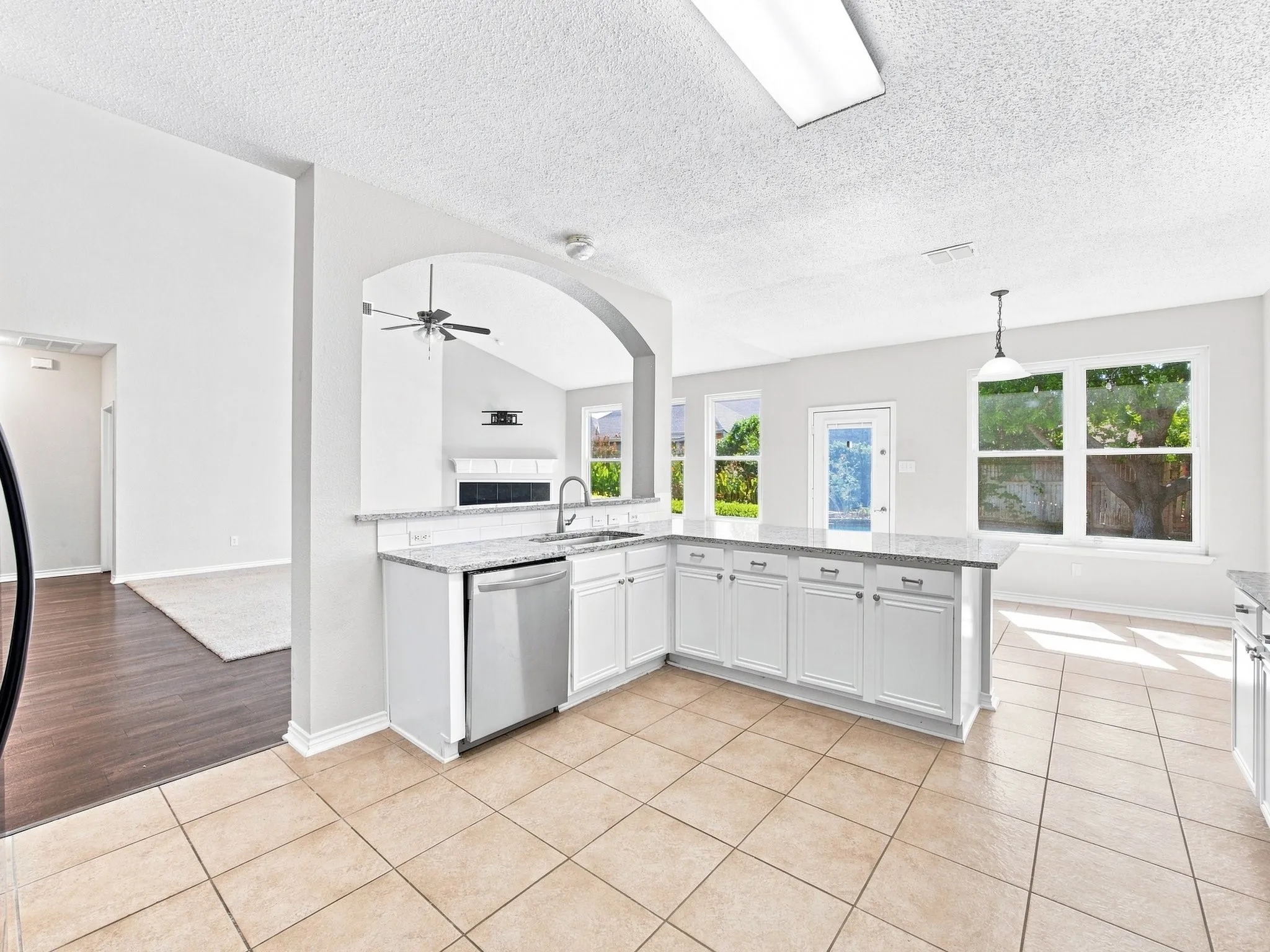 Single Family Residence For Sale in Tarrant County , 7129 Sundance Lane, Fort Worth, Texas 76179, 4 Bedroom, 3 Bathroom, 3 Garage spaces, 3,093 Sqft, built in 2000, mls#21356340, Real Estate Agent in Fort Worth, Homes For Sale in Tarrant county, Homes For Sale in Fort Worth, Realtor in Fort Worth Texas, Real Estate Brokerage Independent Realty Texas, Luminita Cordes Realtor